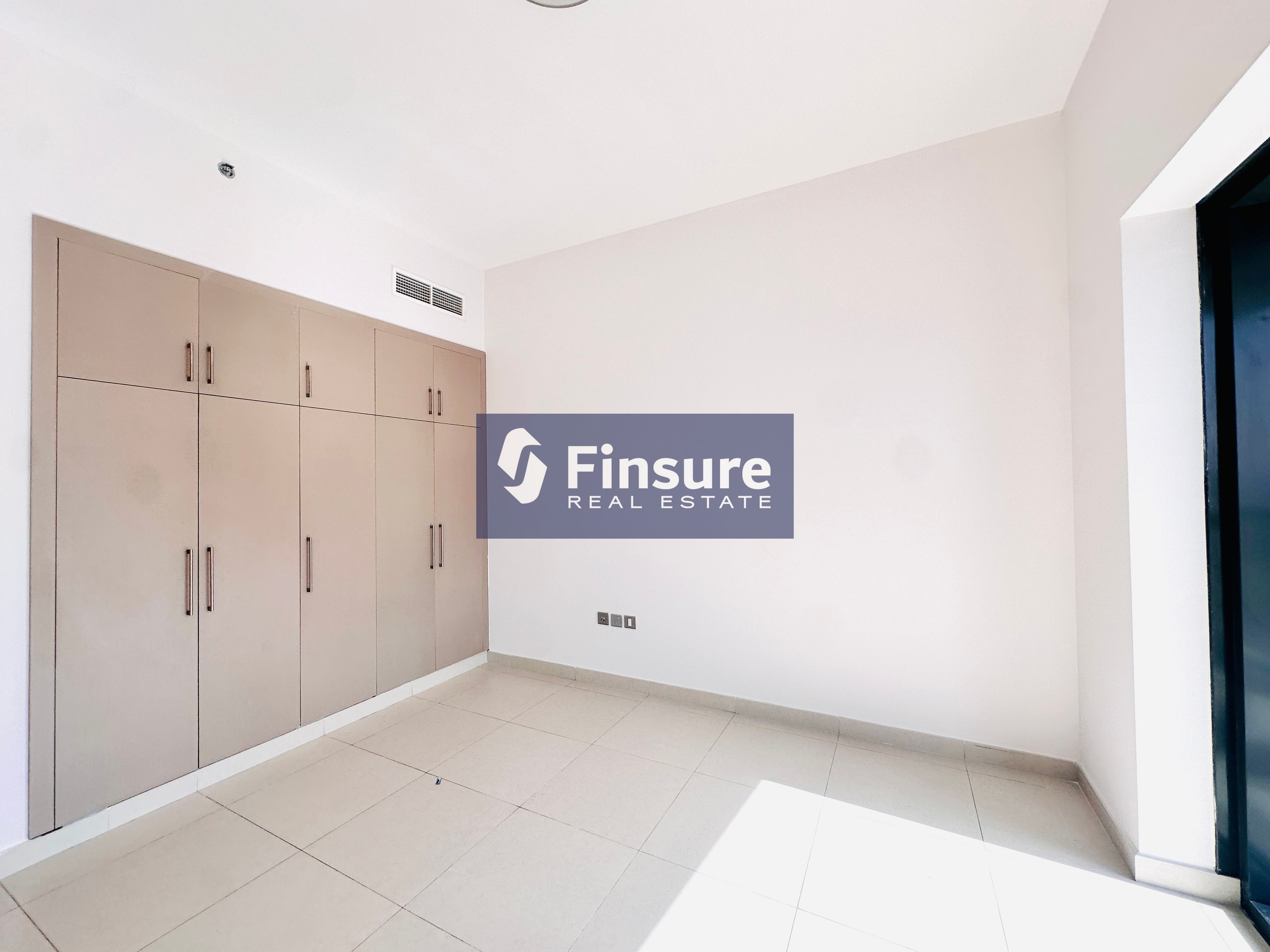 1 BEDROOM | FREE CAR PARKING