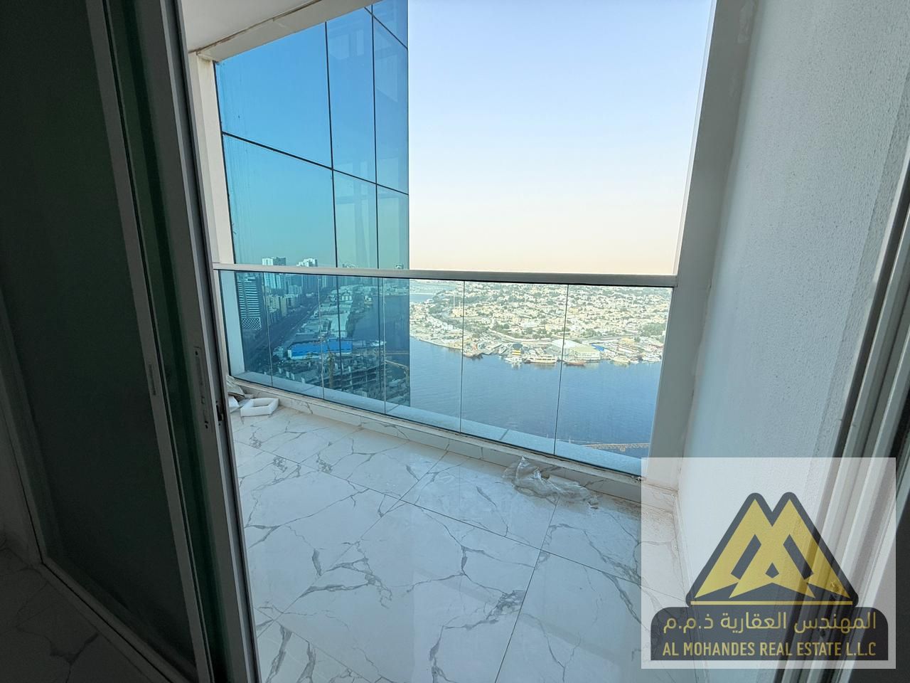 Full sea view, spacious master bedrooms with built-in wardrobes, parking, gym, free swimming pool, 2 bathrooms, balcony