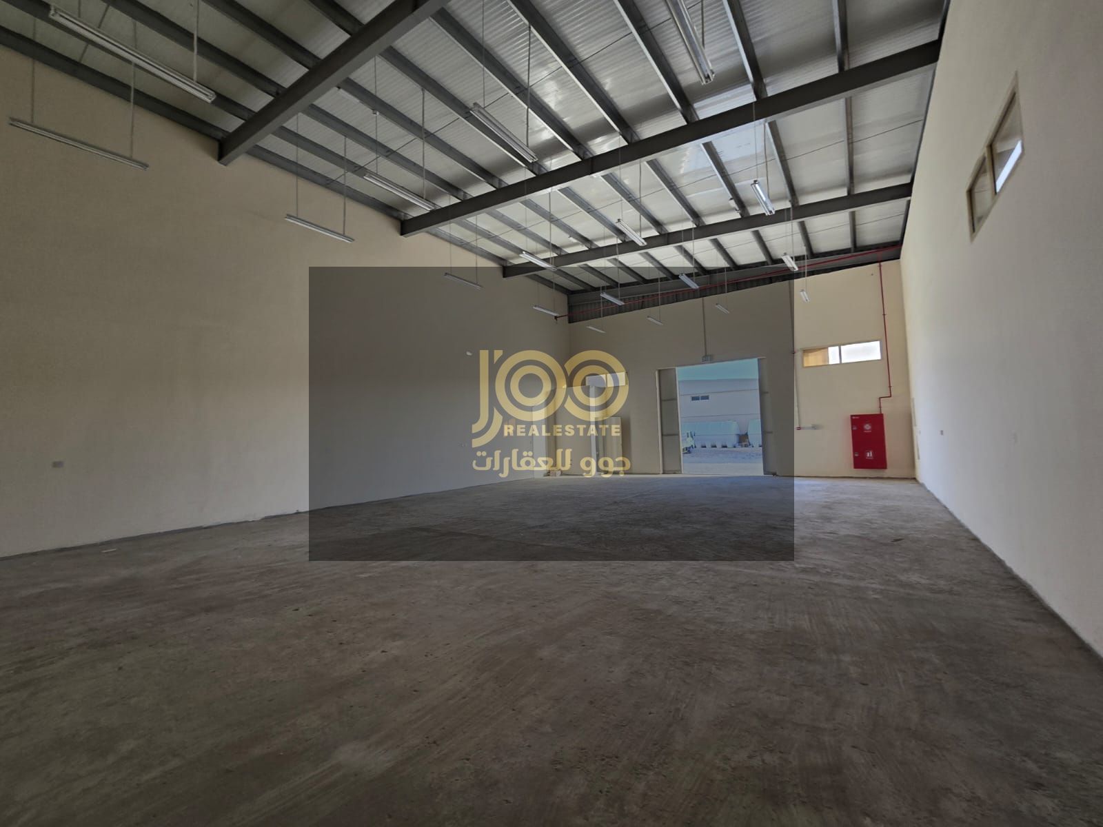 Front-facing warehouse, 2800 sq m, 25 kW electricity, suitable for all activities