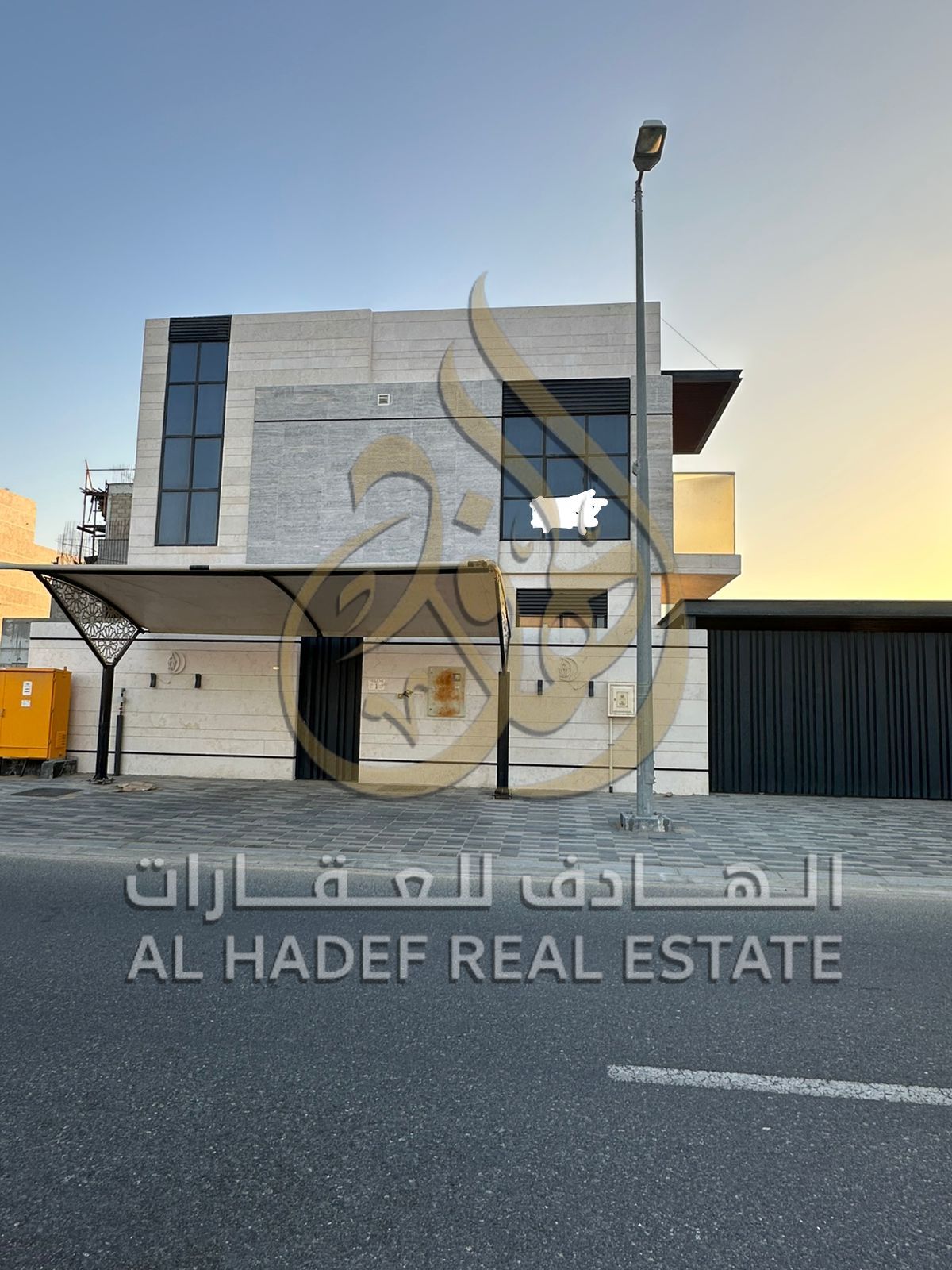 For rent in Hoshi: Second-hand villa with central air conditioning and gas, 2 parking spaces, private garden, and 4 master bedrooms.