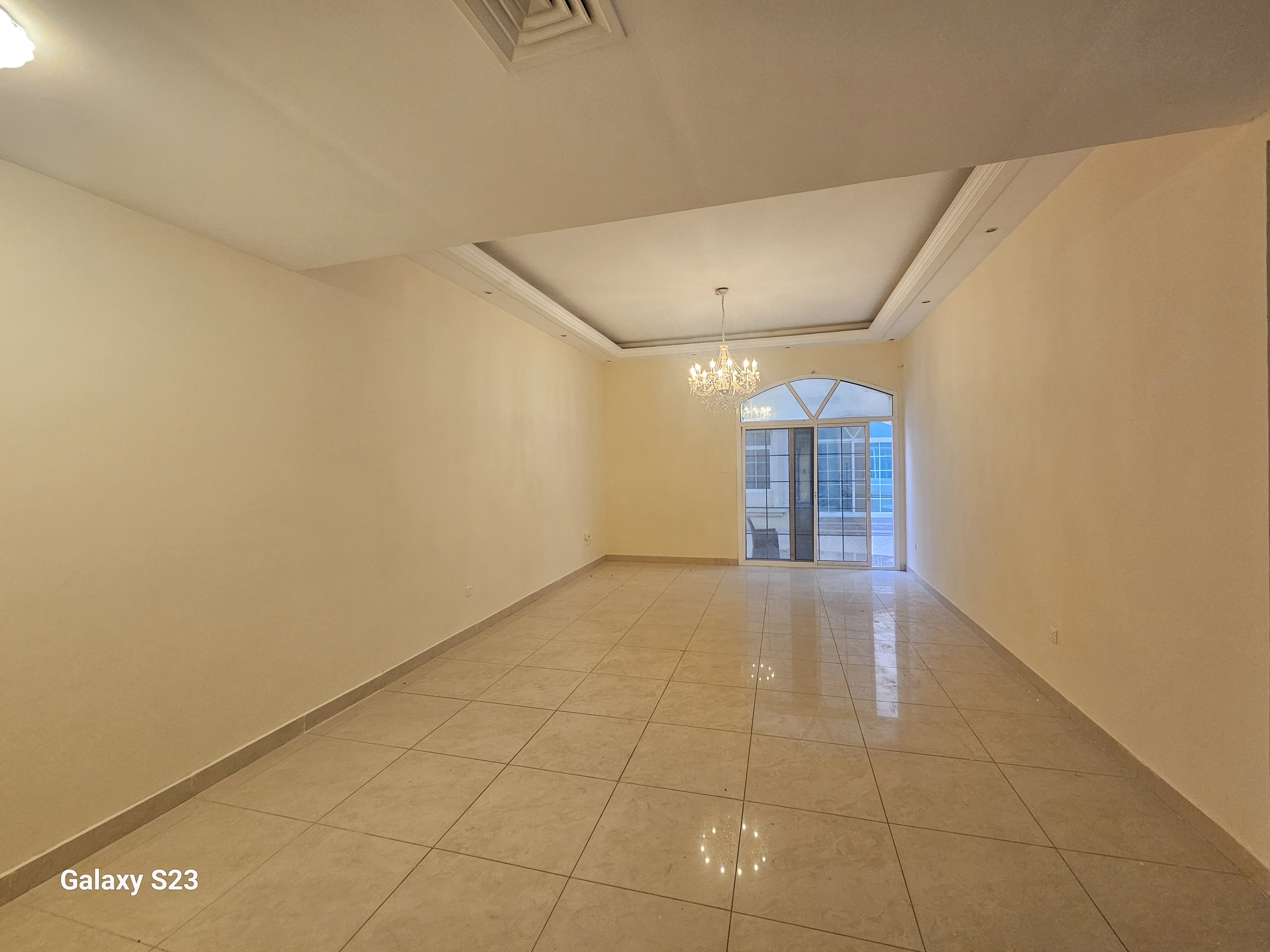 4 BEDFROOM BIG SIZE WITH MAID ROOM PRIVATE ENTRANCE AND COVER PARKING