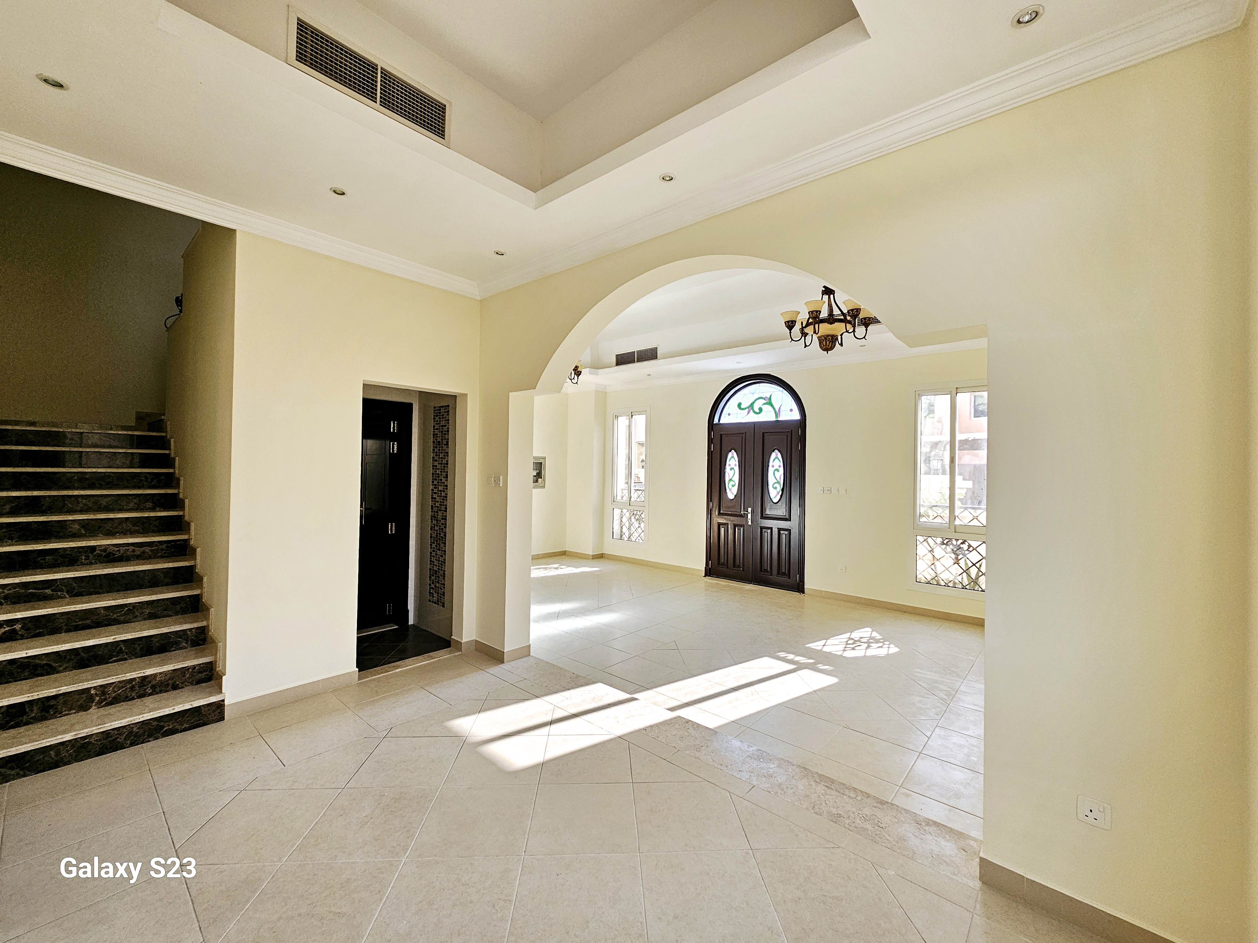 LIKE A NEW 4 BEDROOM VILLA ONE ROOM DOWNSTAIRS SHARE SWIMMING POOL