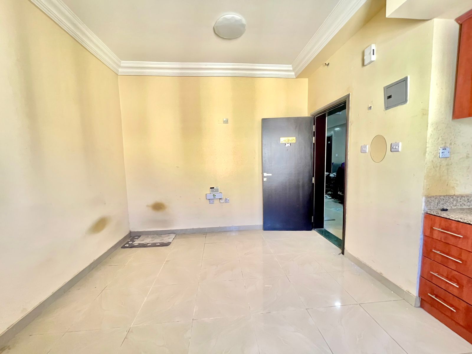 Luxury Studio apartments near to almddena rent20k