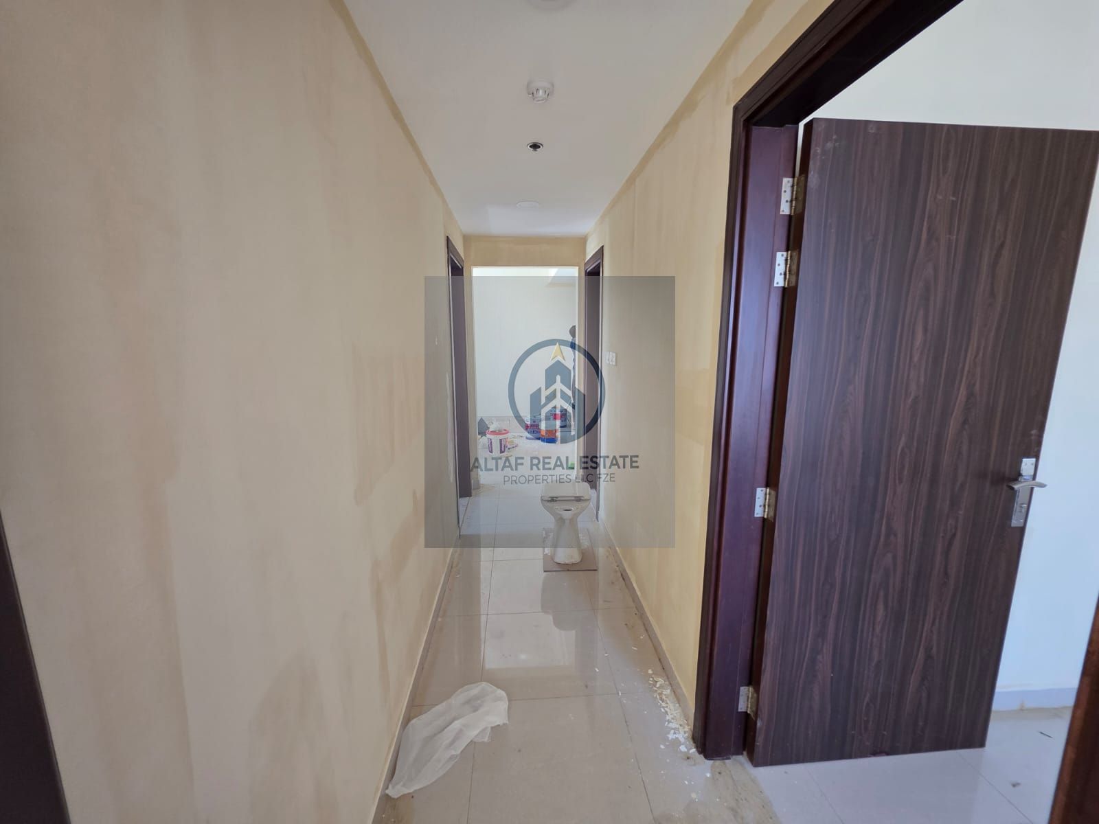 2BHK WITH 3 WASHROOMS OR SPACIOUS LIVING HALL ALSO INCLUDE PARKING IN JUST 45K