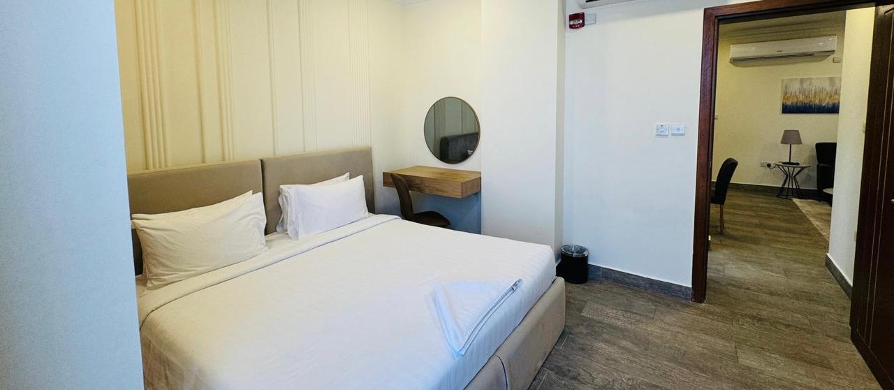 Spacious One Bedroom Furnished Apartment/Ready to move