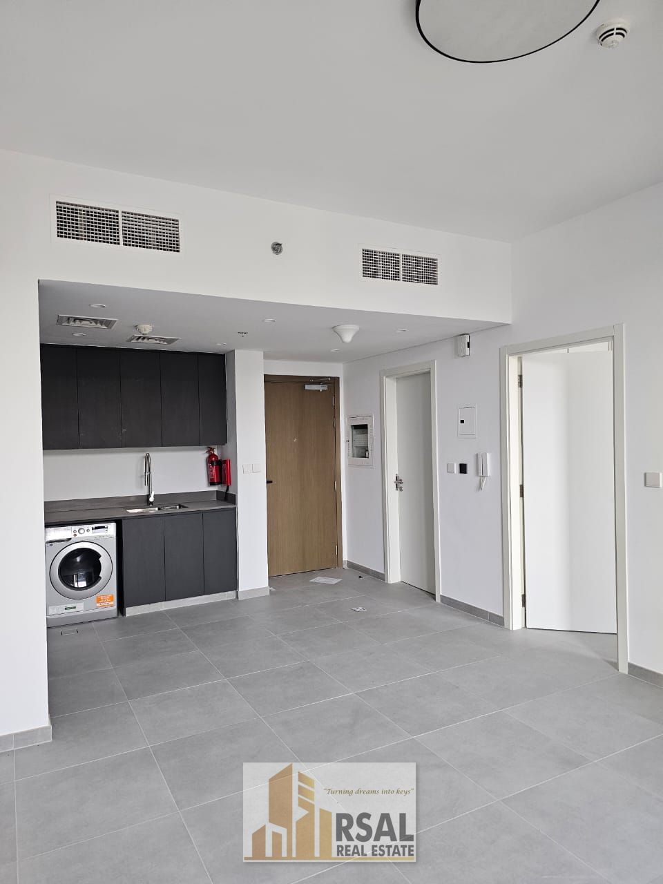 Spacious 1-Bedroom Apartment with Huge Balcony in Tiraz, Aljada – AED 69,999/year