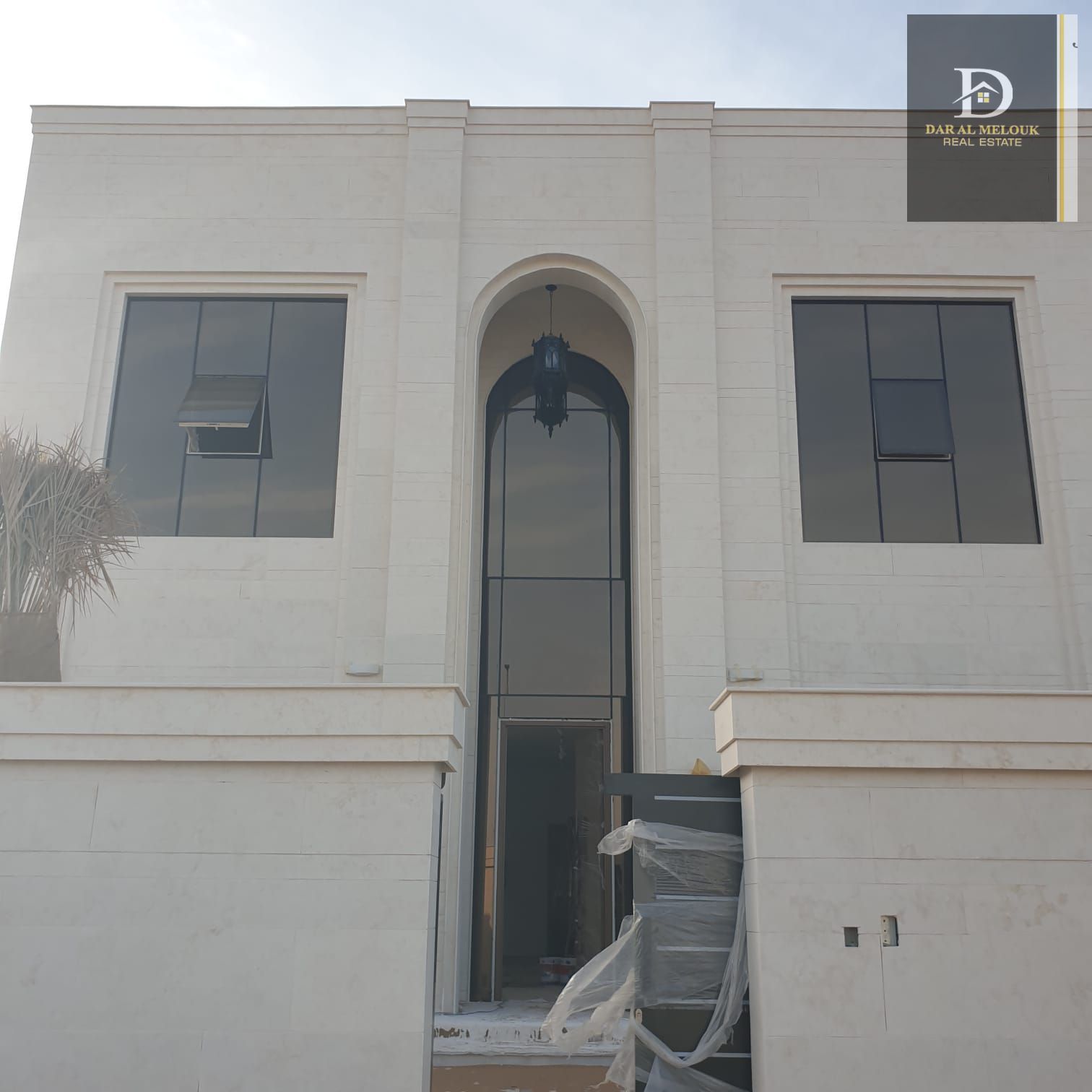 For Sale in Sharjah Modern Villa in Al Hooshi Area Land Area: 5457 sq ft