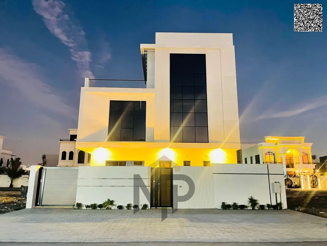 A luxurious villa in the Al-Alia neighborhood on a 3,900-square-foot plot of land, with an elegant design, an internal elevator, a distinctive roof, a