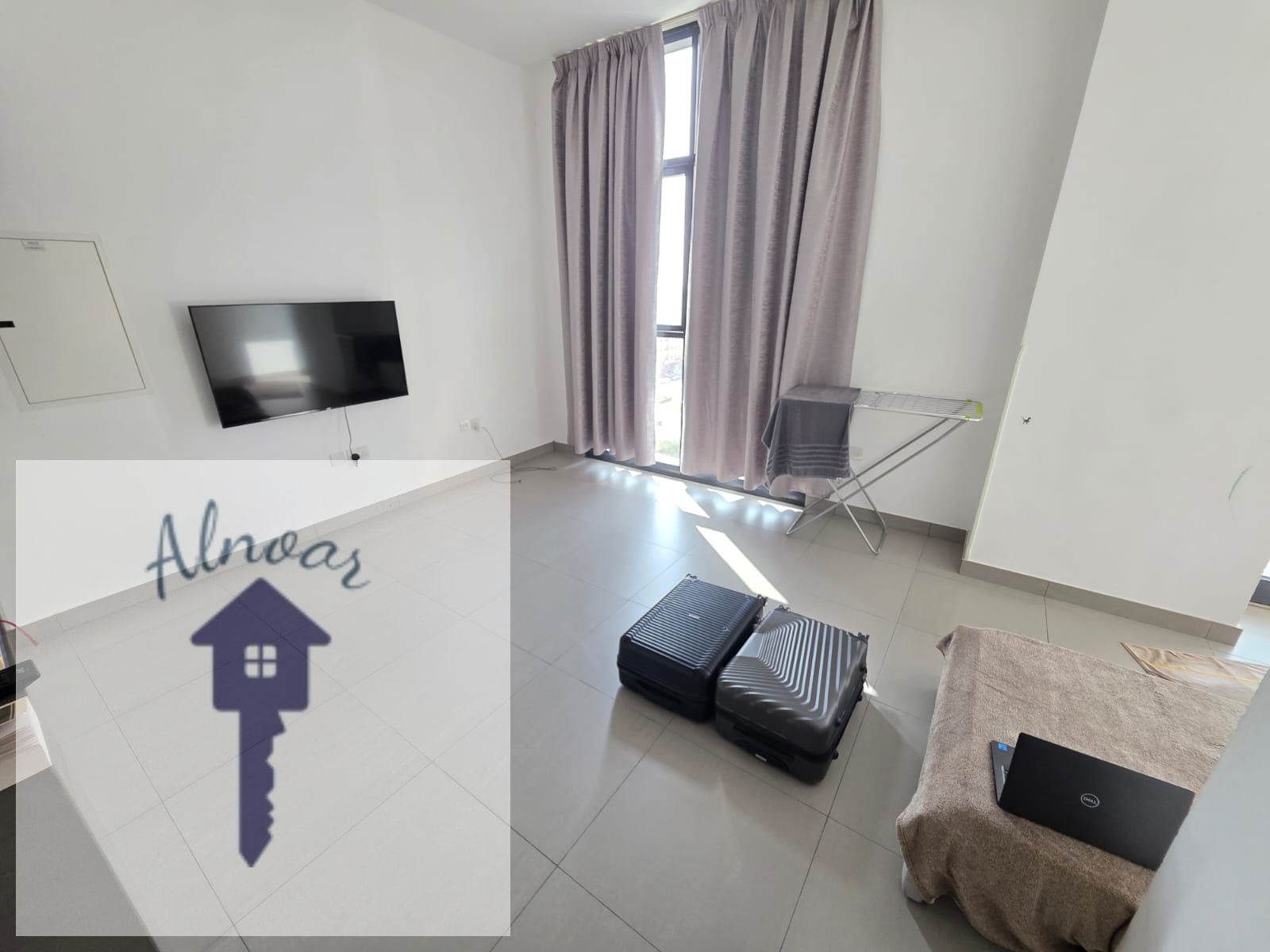 Modern 2 Bedroom Apartment with Balcony