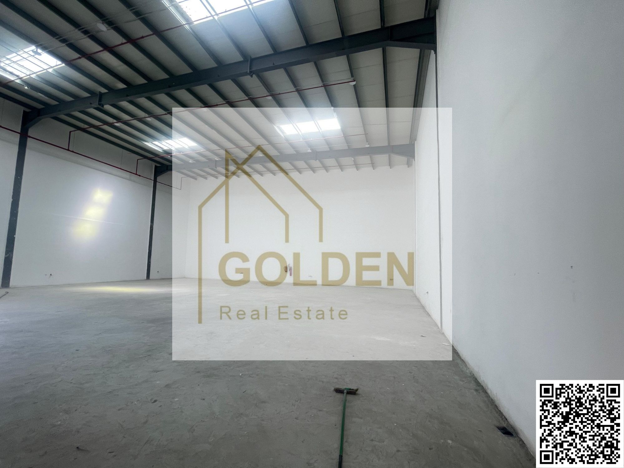 A Practical 3,400 sq. ft Warehouse with Direct Main Road Frontage, Ensuring Easy Loading, Unloading, and Smooth Access.