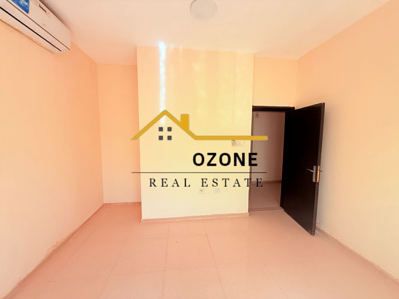 2 bhk luxry appartment essy acces dubai with balcony