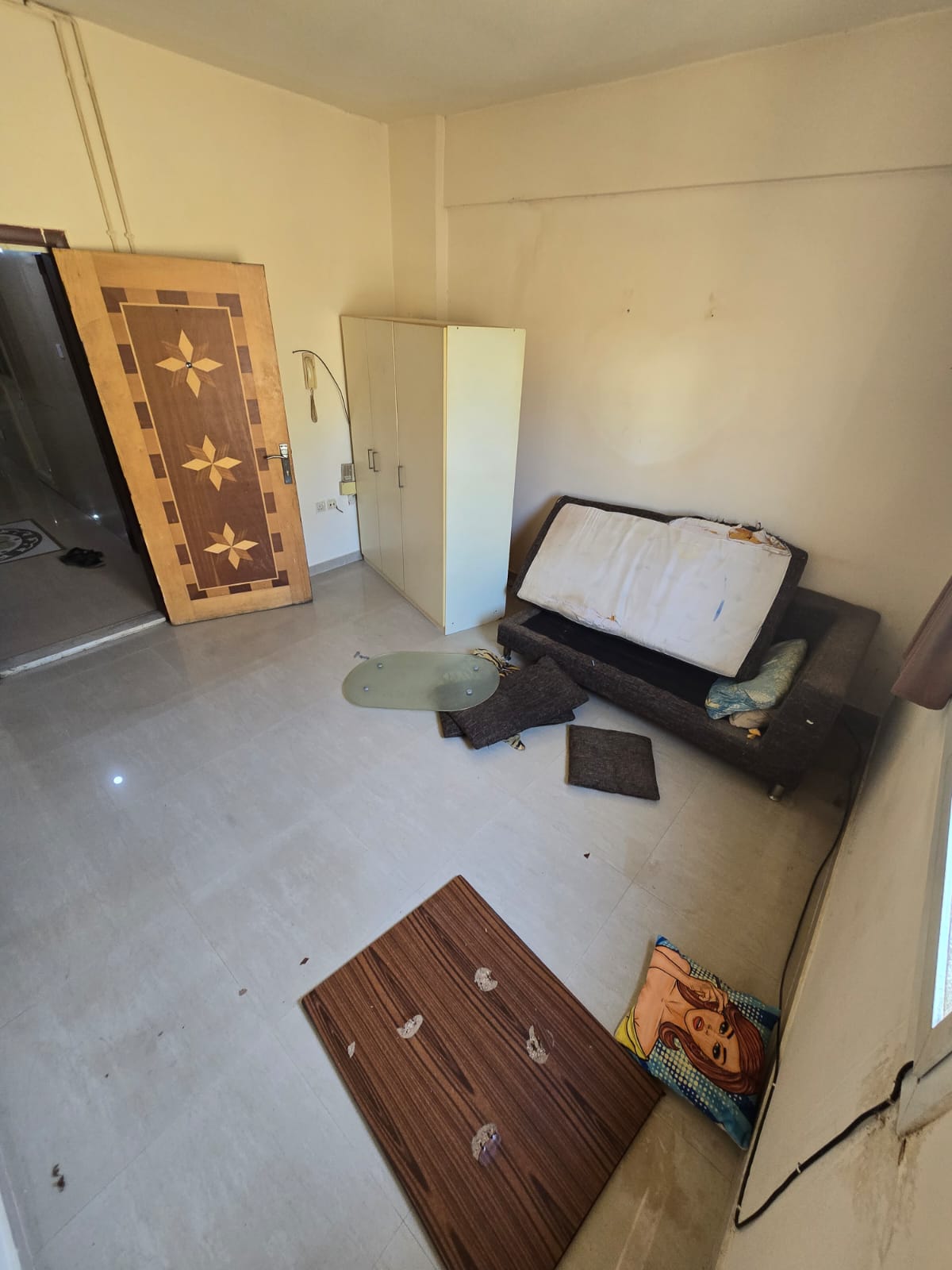 Spacious studio in Al Butina, central AC, practical layout, prime location near services and transport, great living option.