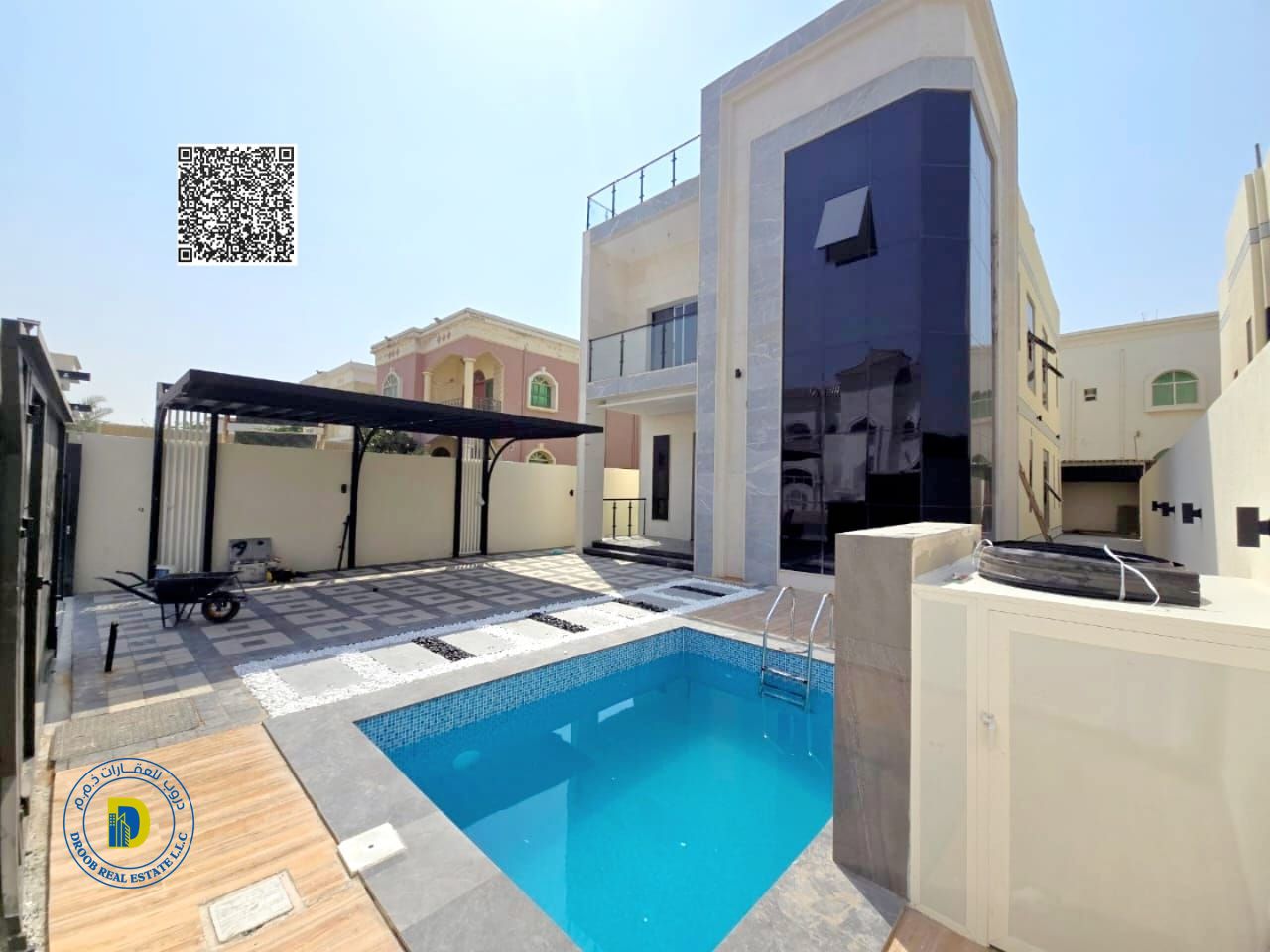 Enjoy the luxury of a luxurious villa for sale in Al Rawda 3, Ajman, 5 rooms with pool, freehold and bank financing