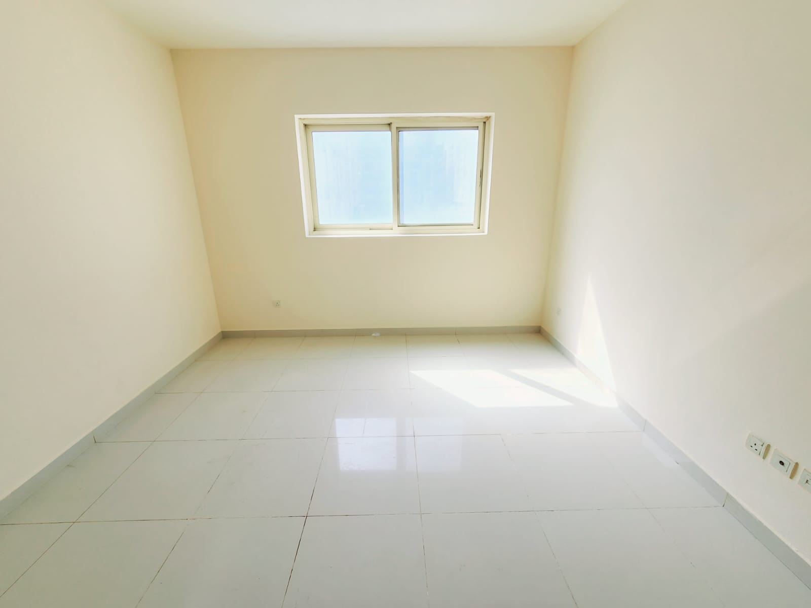 Amazing offer 1 BHK available fully family building near madina shopping cantar only 32k in Muwailha Sharjah Call Ahsan Ali