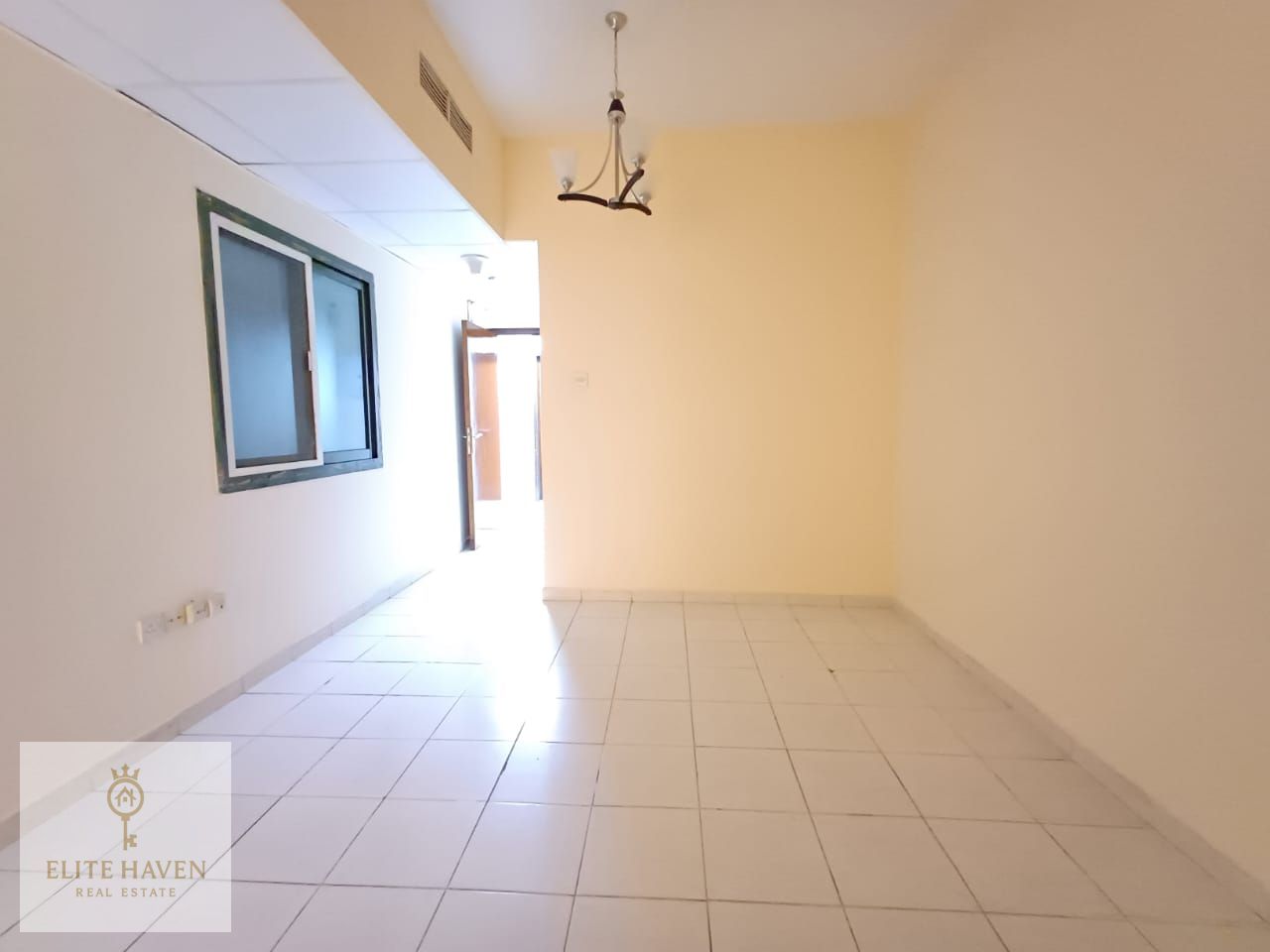 Full family building 2 bhk with Balcony. Close hal near to nahda park with 4 cheque