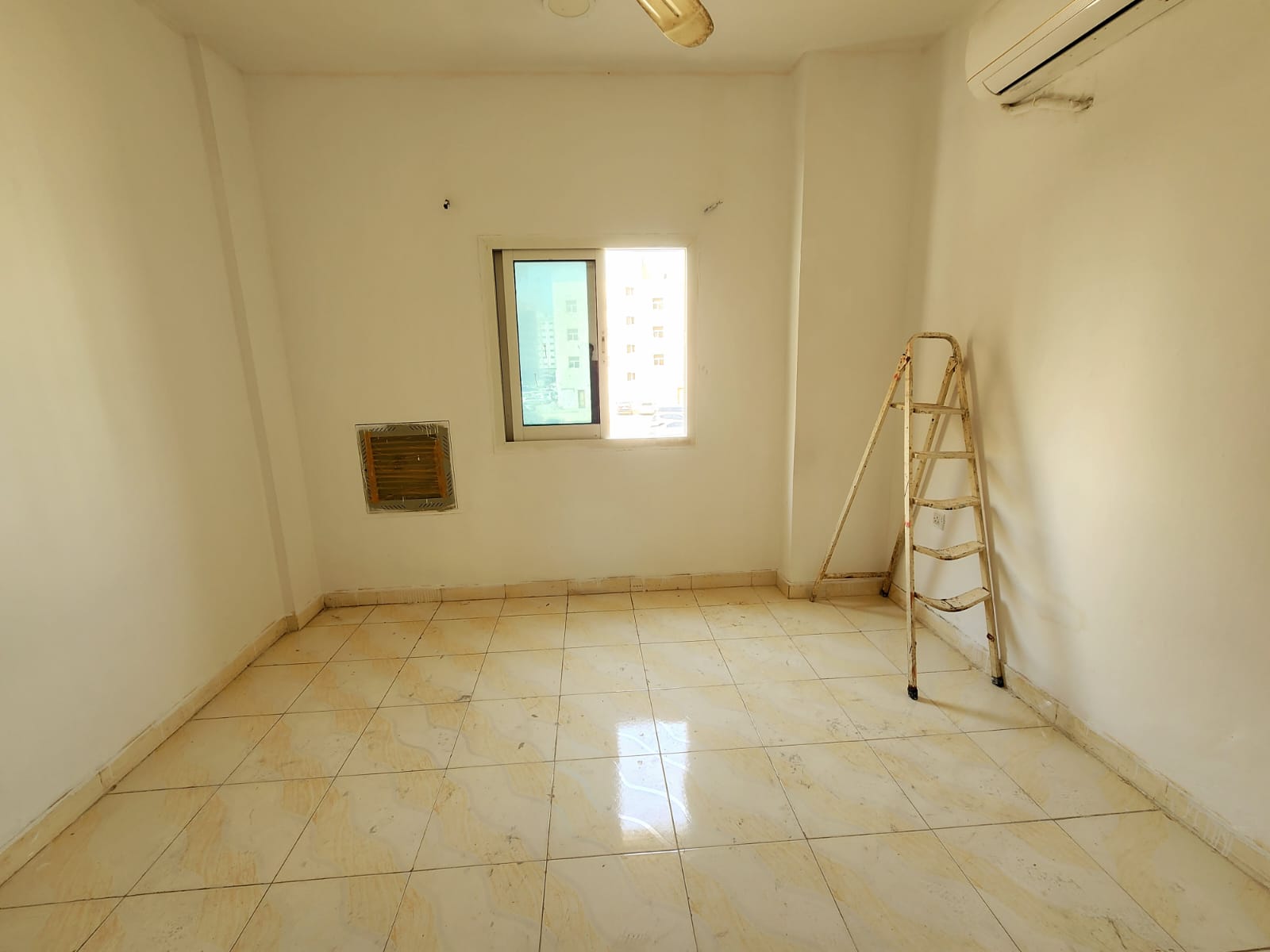 Studio available near safari mull fully family building only 18k in Muwailha Sharjah Call Ahsan Ali