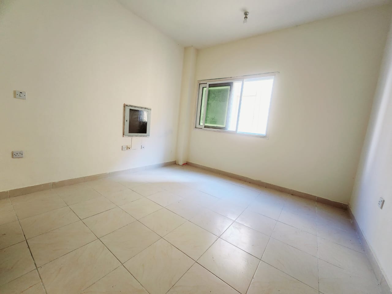 Separate kitchen studio available fully family building near madina shopping cantar call Ahsan Ali