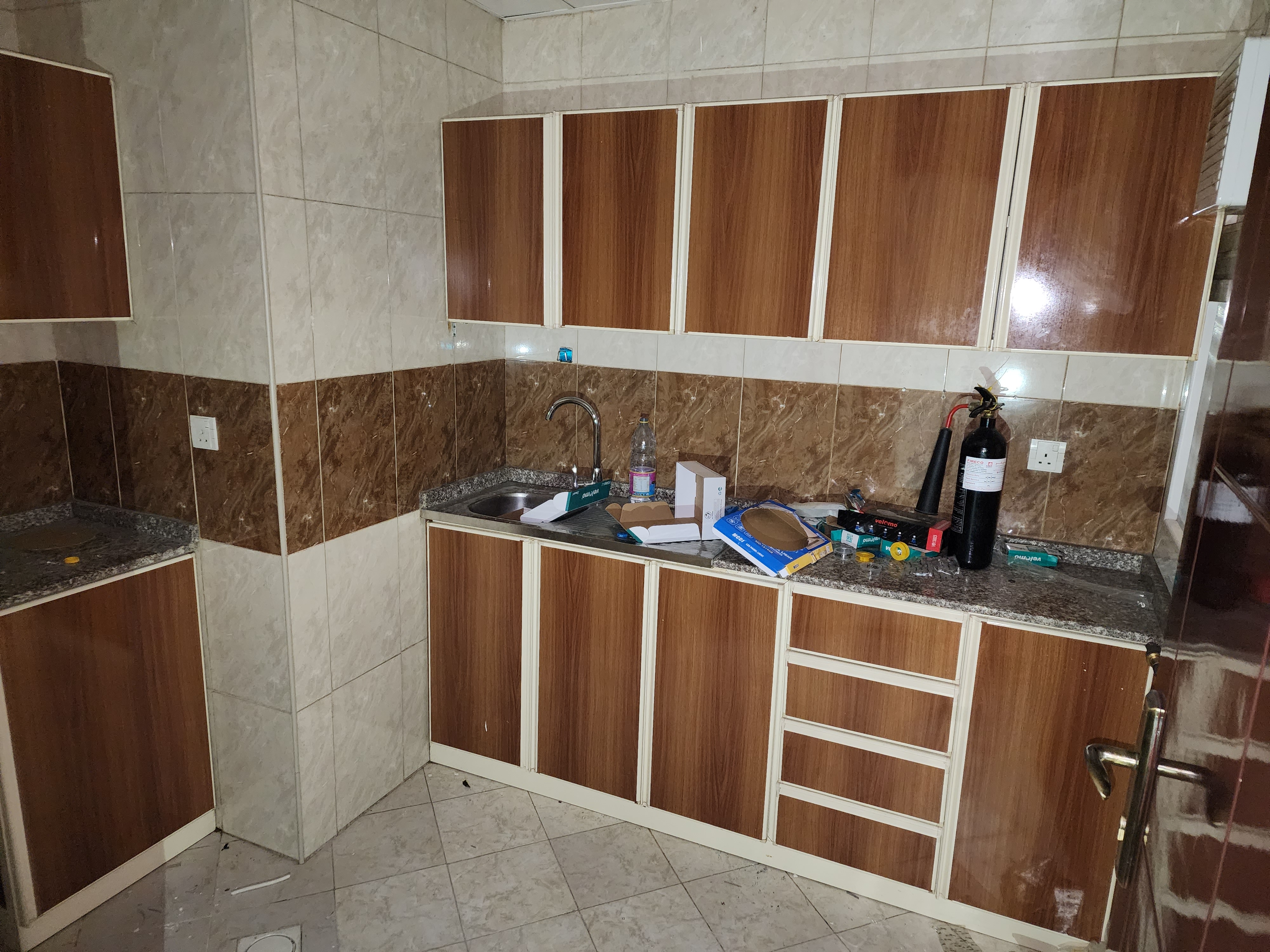 Luxury 1BHK school area with balcony 2 wasroom only 34k