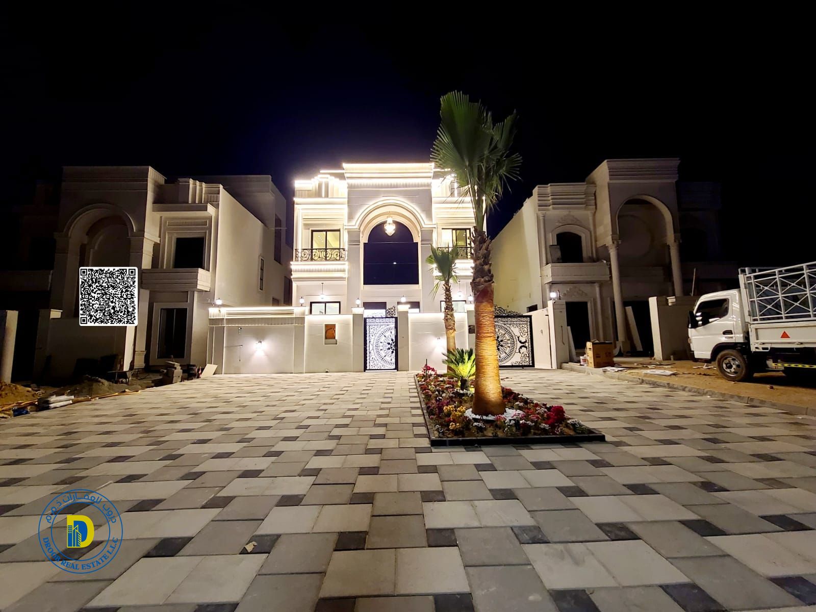 Luxurious classic villa with 6BR and a roof , including registration fees, in Al-Helio 1 area. Super deluxe finishing. Freehold . Bank financing.