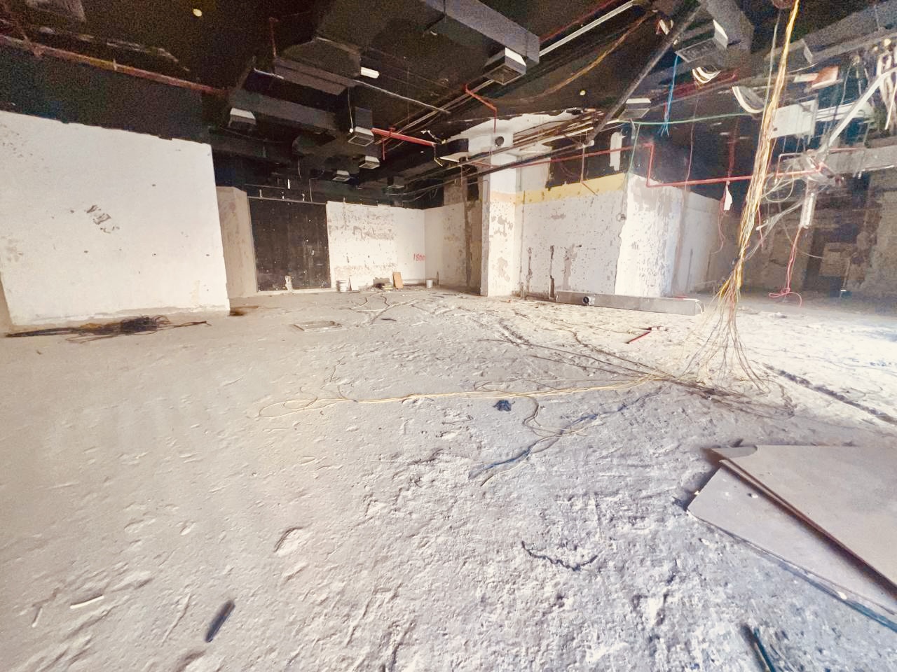 Luxury shop 2k sqft on rood shop new Muwaileh Sharjah