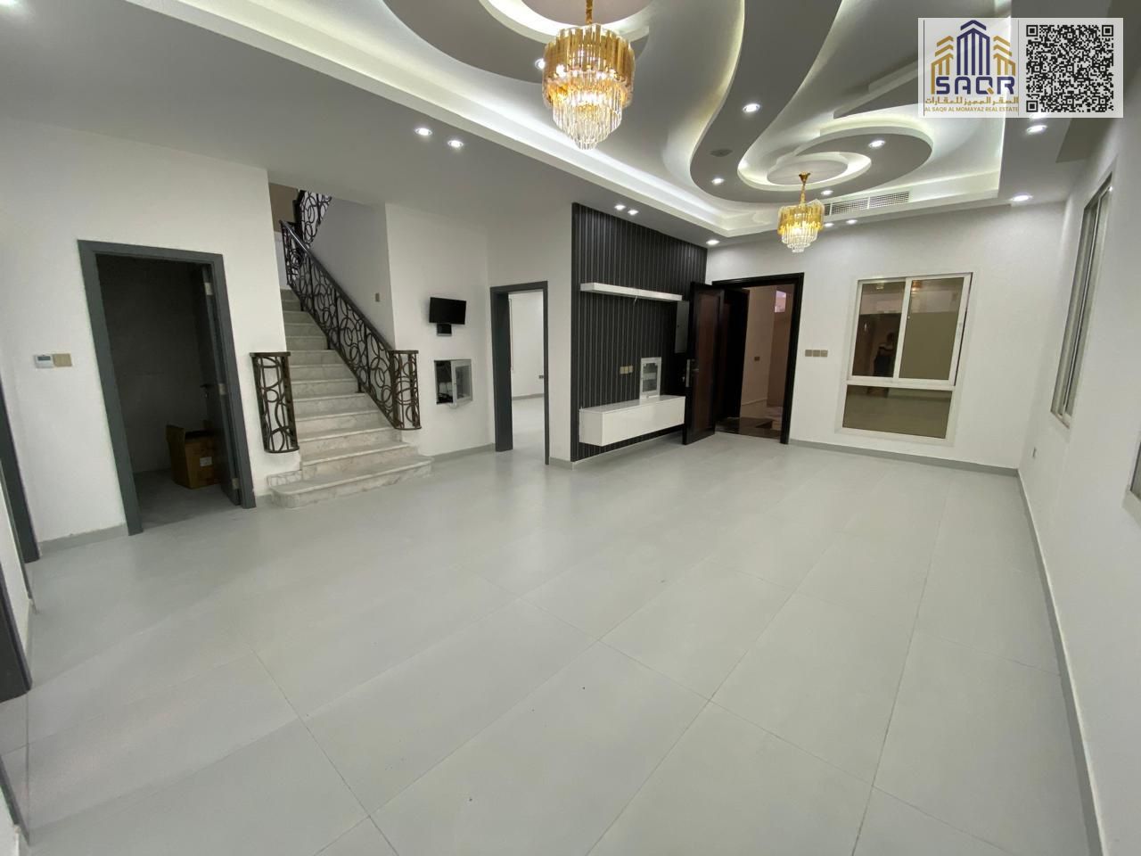Deluxe Villa, Prime Location, Custom Finishing, 5 Master Bedrooms
