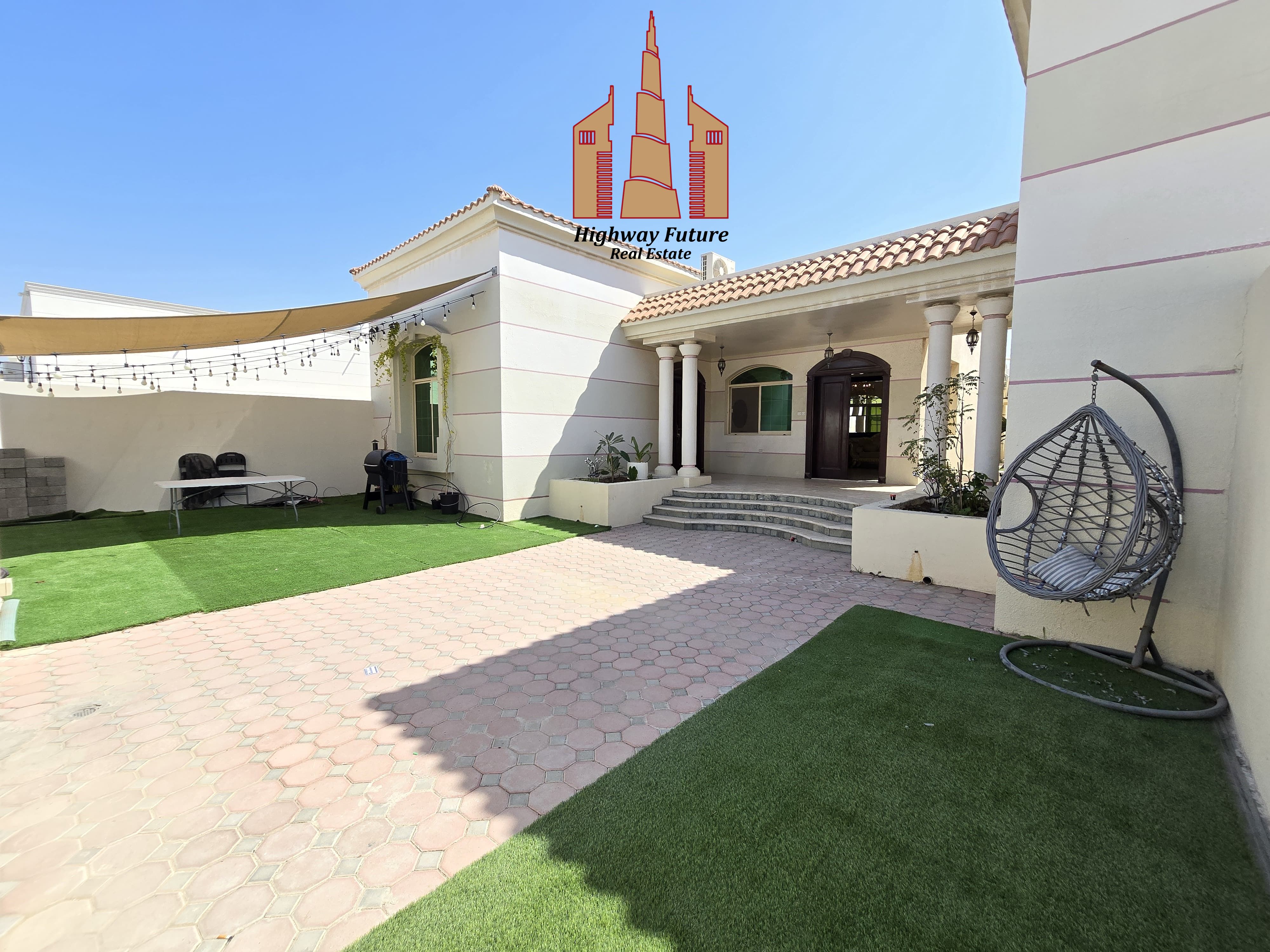 3 Bedroom hall Majlis parking 2 kitchen 2 Master room 5 washroom Like new Villa