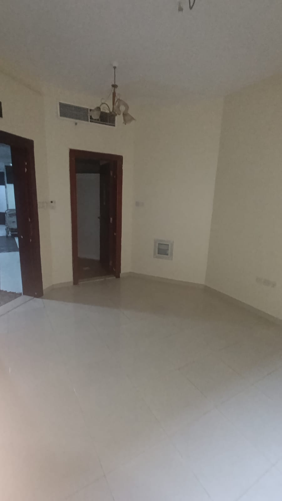 Studio for Rent in Al Majera Separate kitchen Central air conditioning