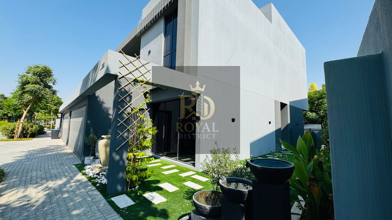 SEMI DETACHED VILLA 4 BEDROOM | IN ROBINIA | MASSAR COMMUNITY | SPACIOUS LAYOUT | FULLY FURNISHED