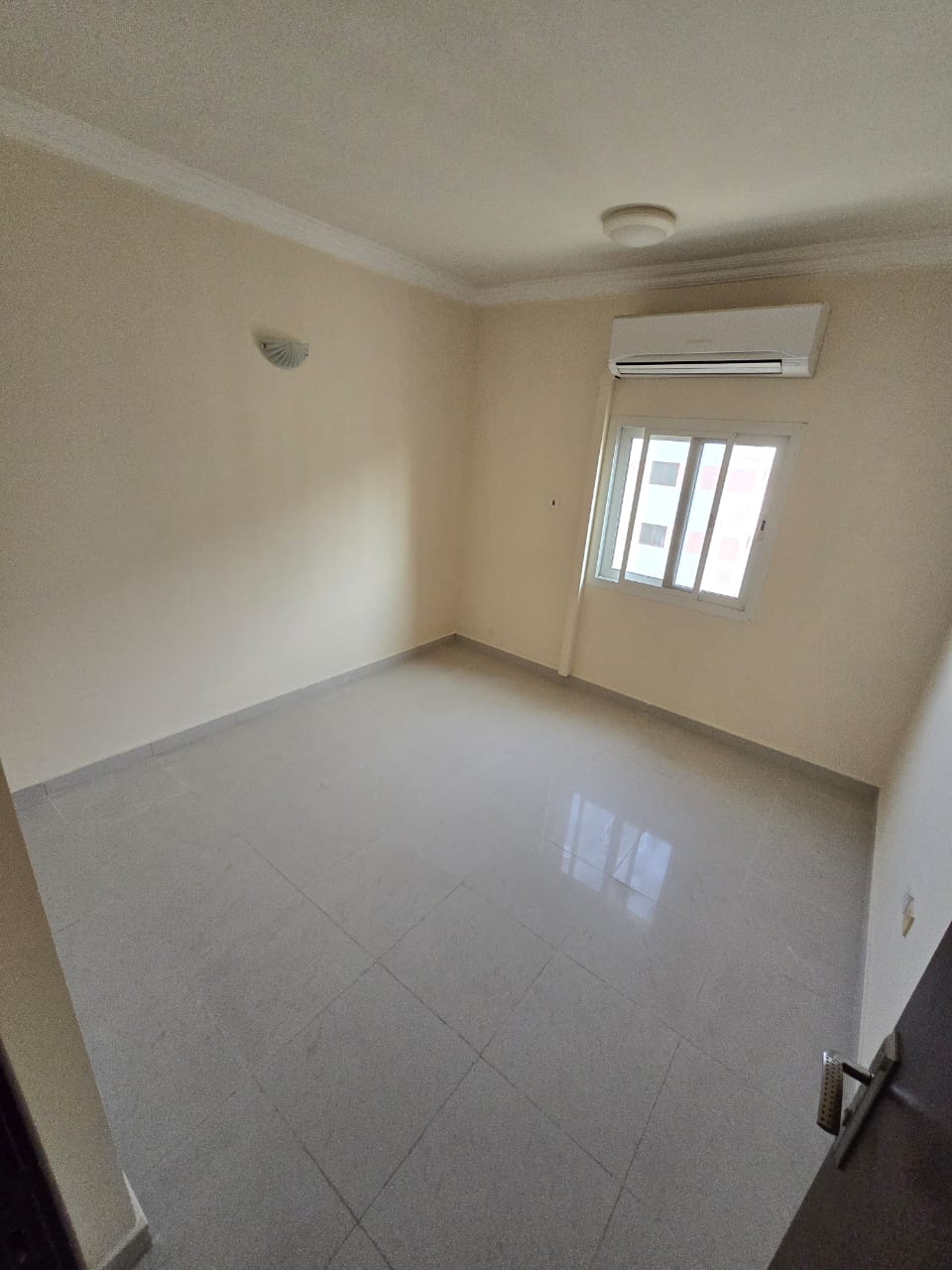 1BR apartment in Al Nabaa, 2 bathrooms, equipped kitchen, practical layout, comfortable space, prime location near services.