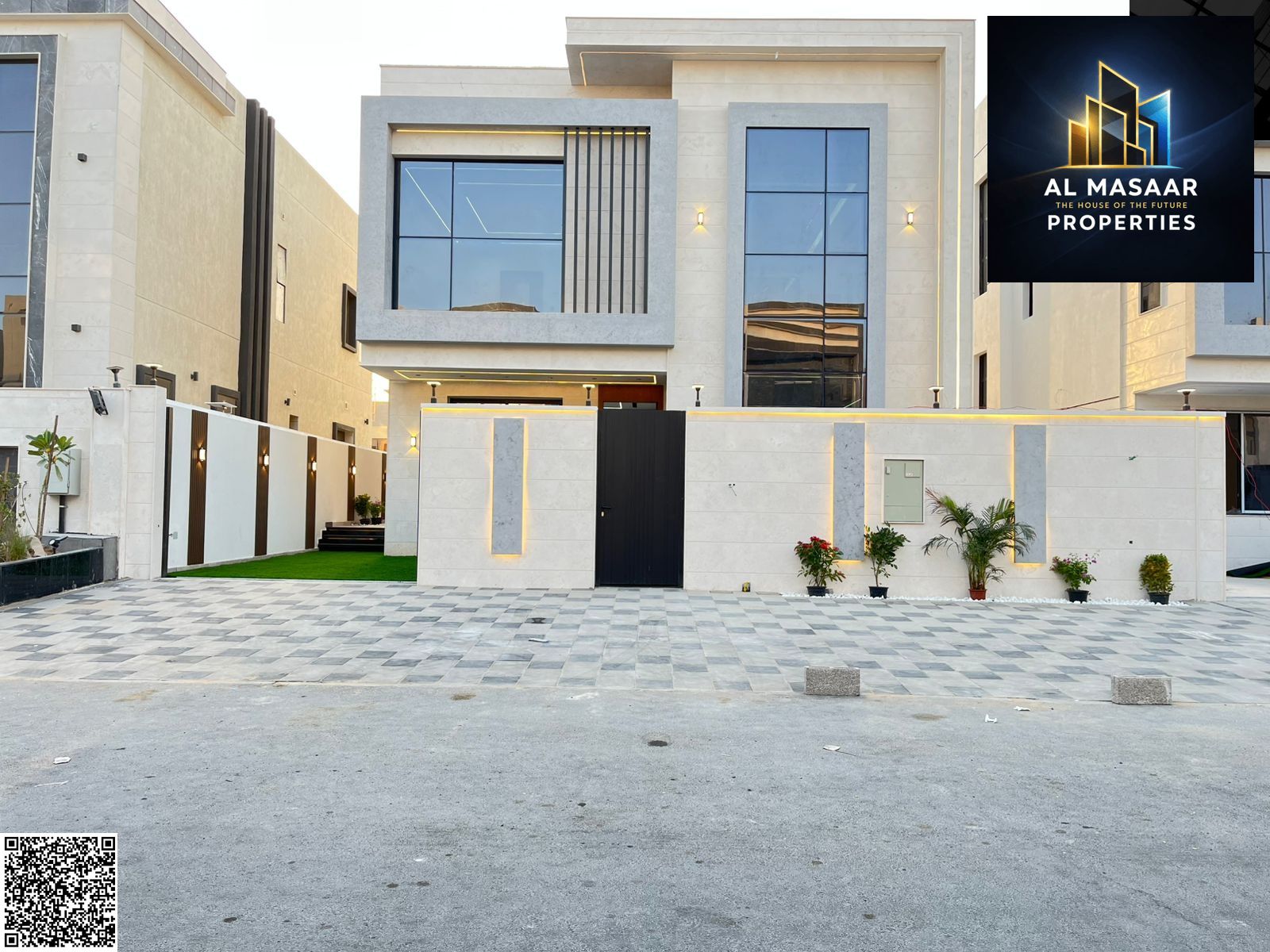 Villa with a swimming pool and extremely luxurious finishes; price includes registration fees.