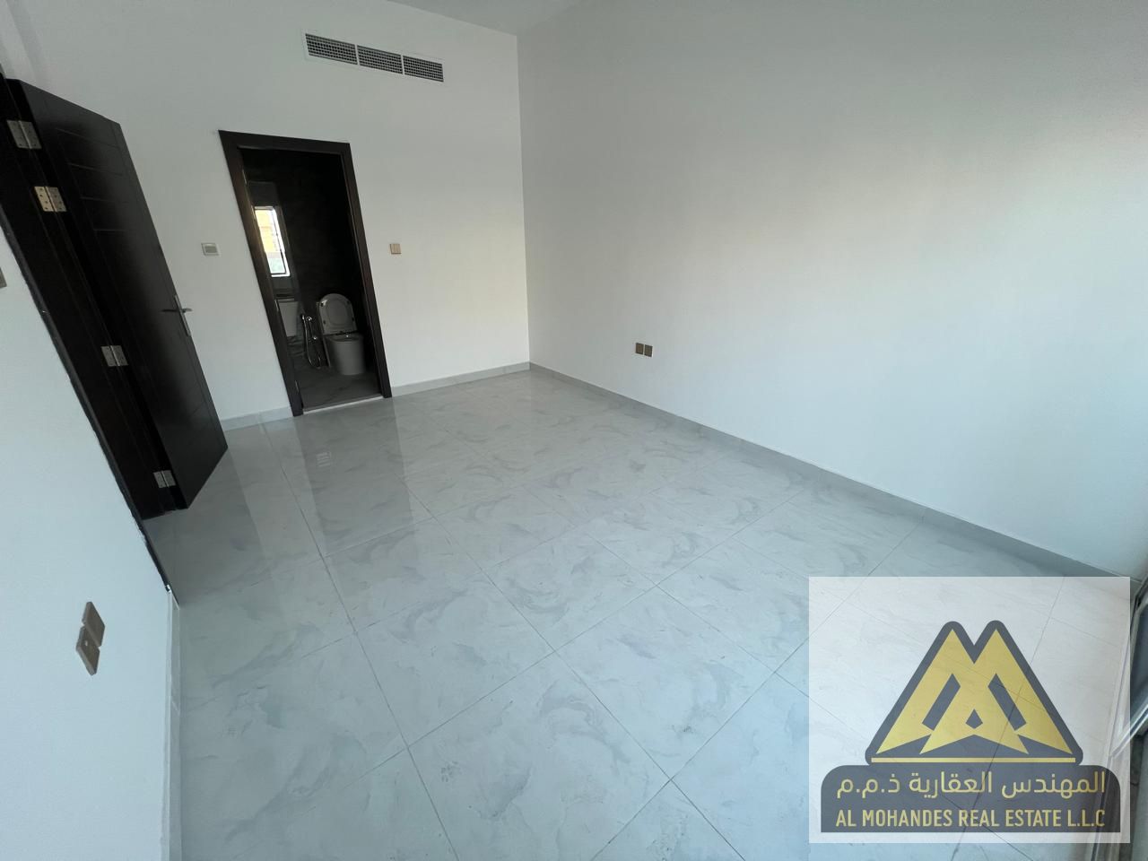 2 Bedrooms + Spacious Living Room 3 Bathrooms Central Air Conditioning Al Mowaihat 3