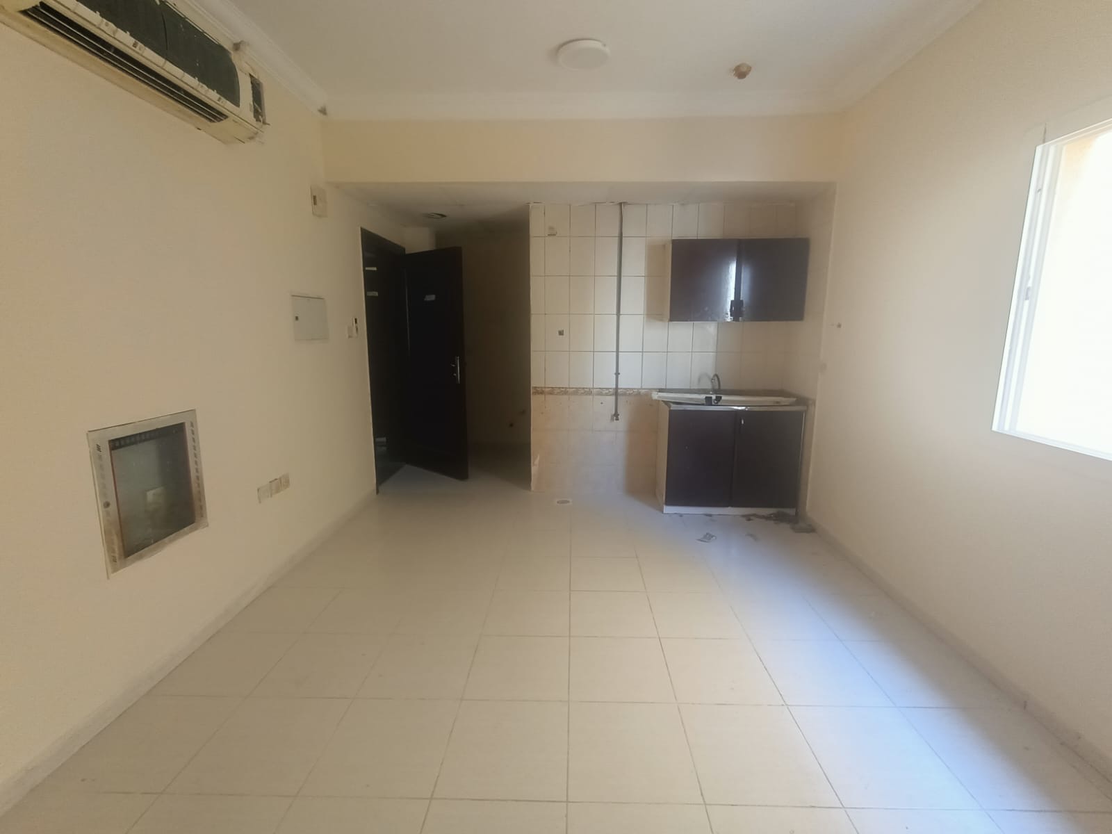 BEST DEAL //STUDIO WITH SPLIT AC NEAR FREE PARKING IN JUST 19k**