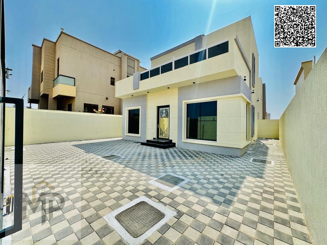 A detached villa for sale in Ajman at an excellent price, including registration fees and freehold ownership. Super deluxe, custom-built and finished
