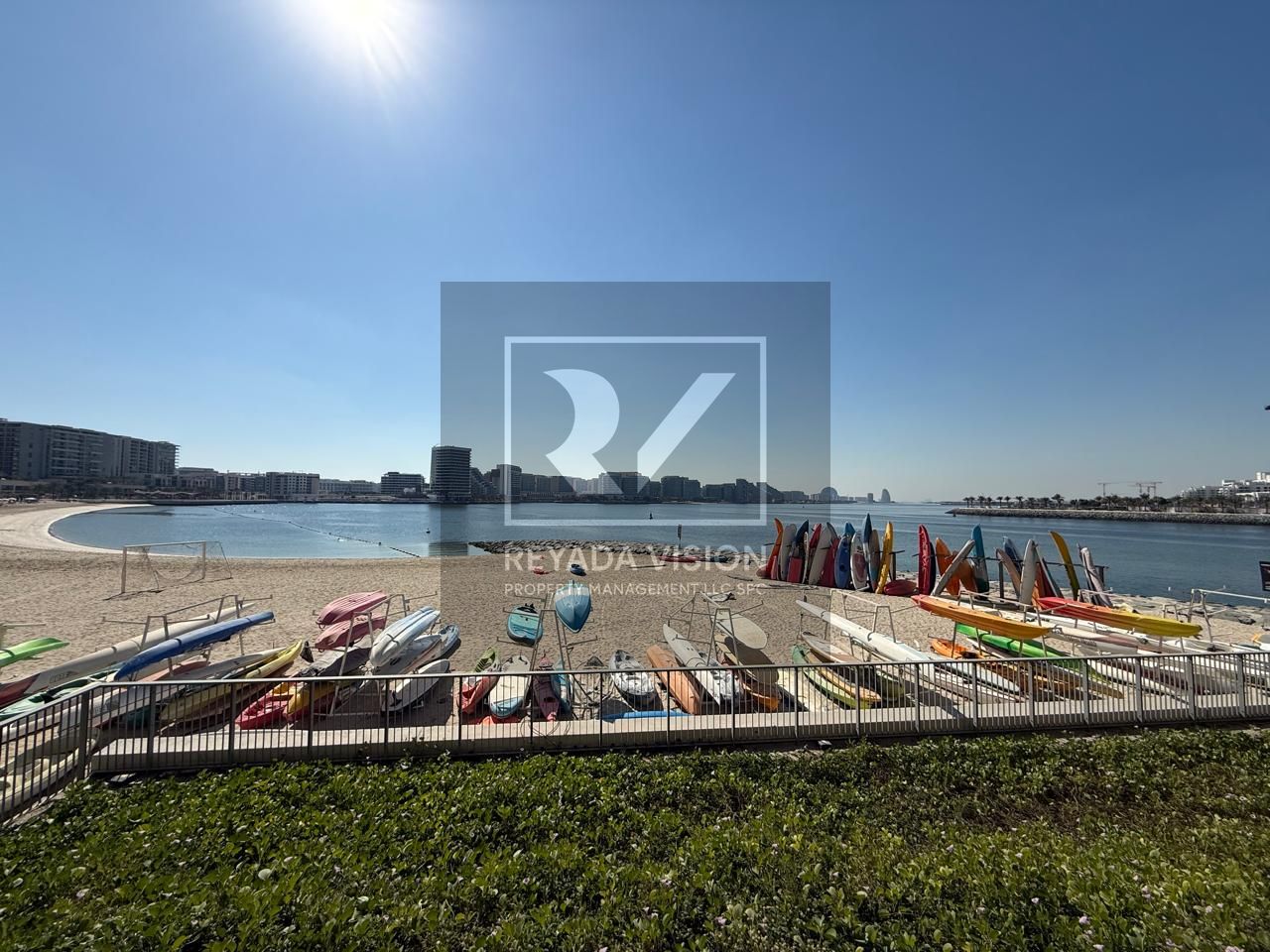 Spacious| Bright Apartment | Beach Access