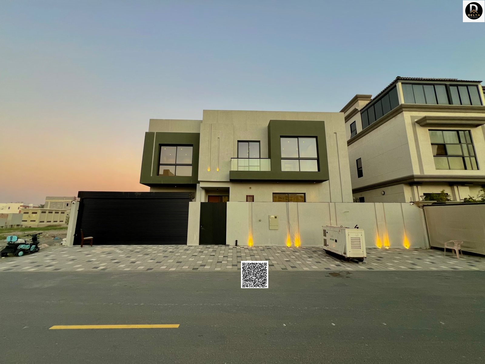 Own a 5-bedroom villa with high-end finishing, including air conditioning, on a main street close to all services. Freehold ownership available to all