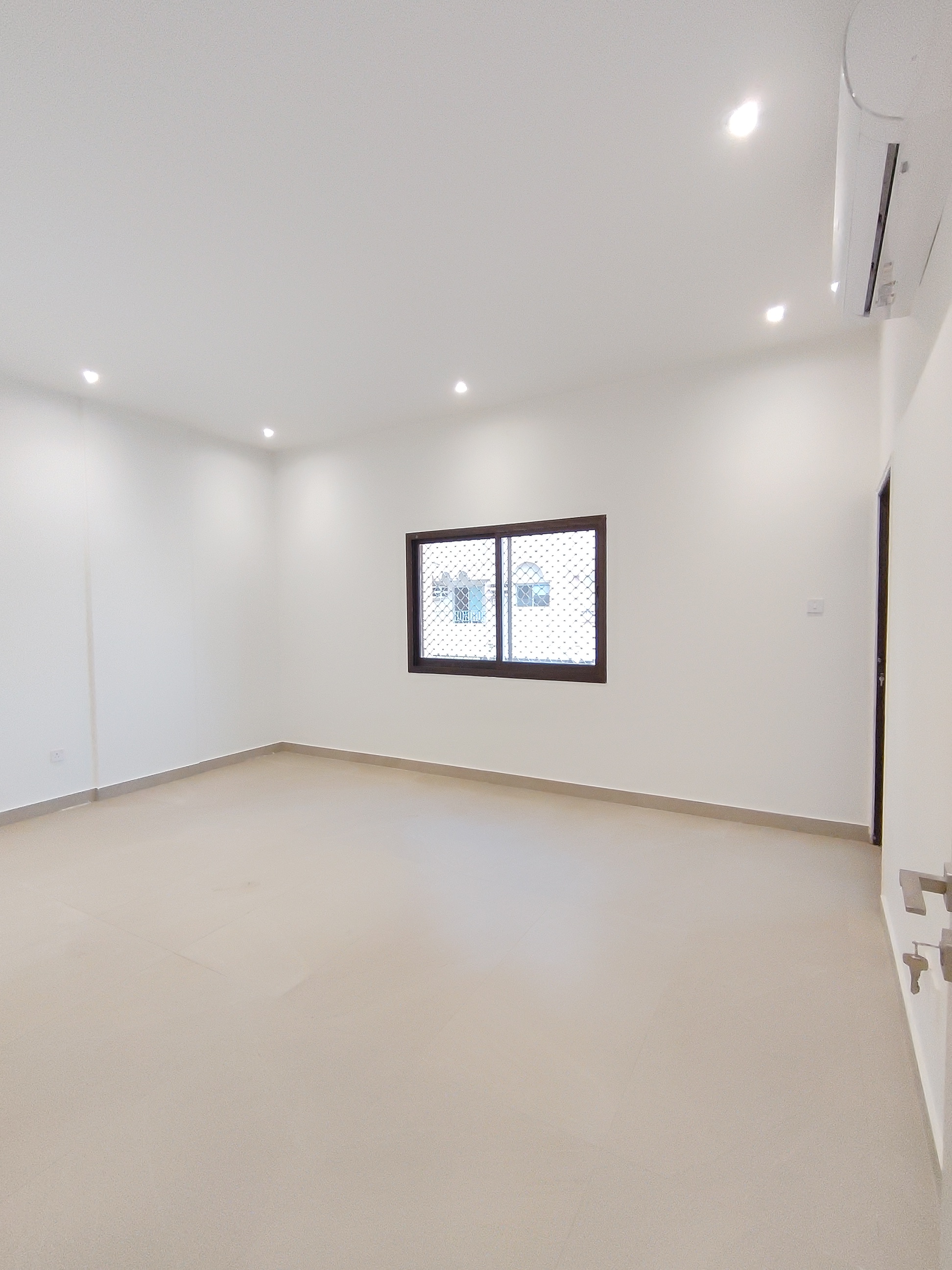 BIG OFFER 3BHK WITH 2 MASTER BEDROOM 3 BALCONY CLOSE HALL SEPLAT AC RENT ONLY 55K