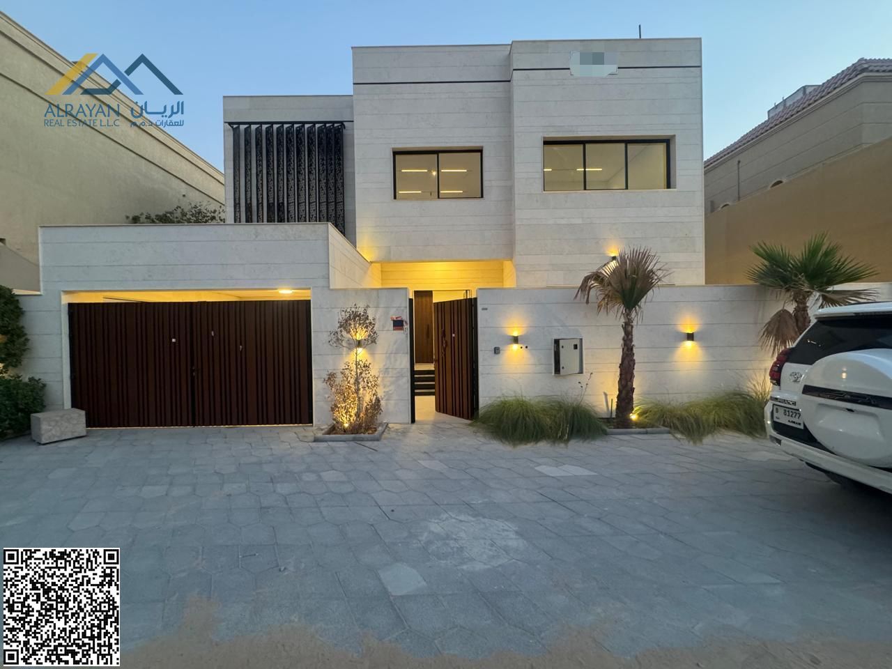 Villa with a swimming pool, featuring modern finishes and a prime location.