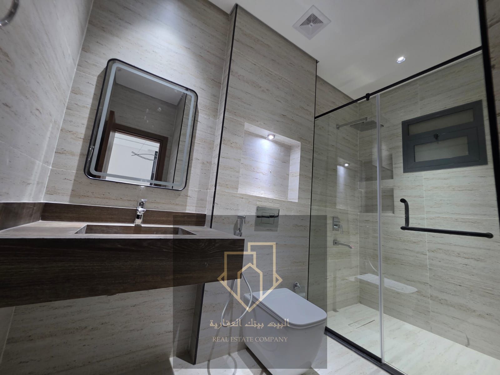 Villa in a strategic location in Al Yasmin – luxurious finishing and spacious – suitable for family or commercial use