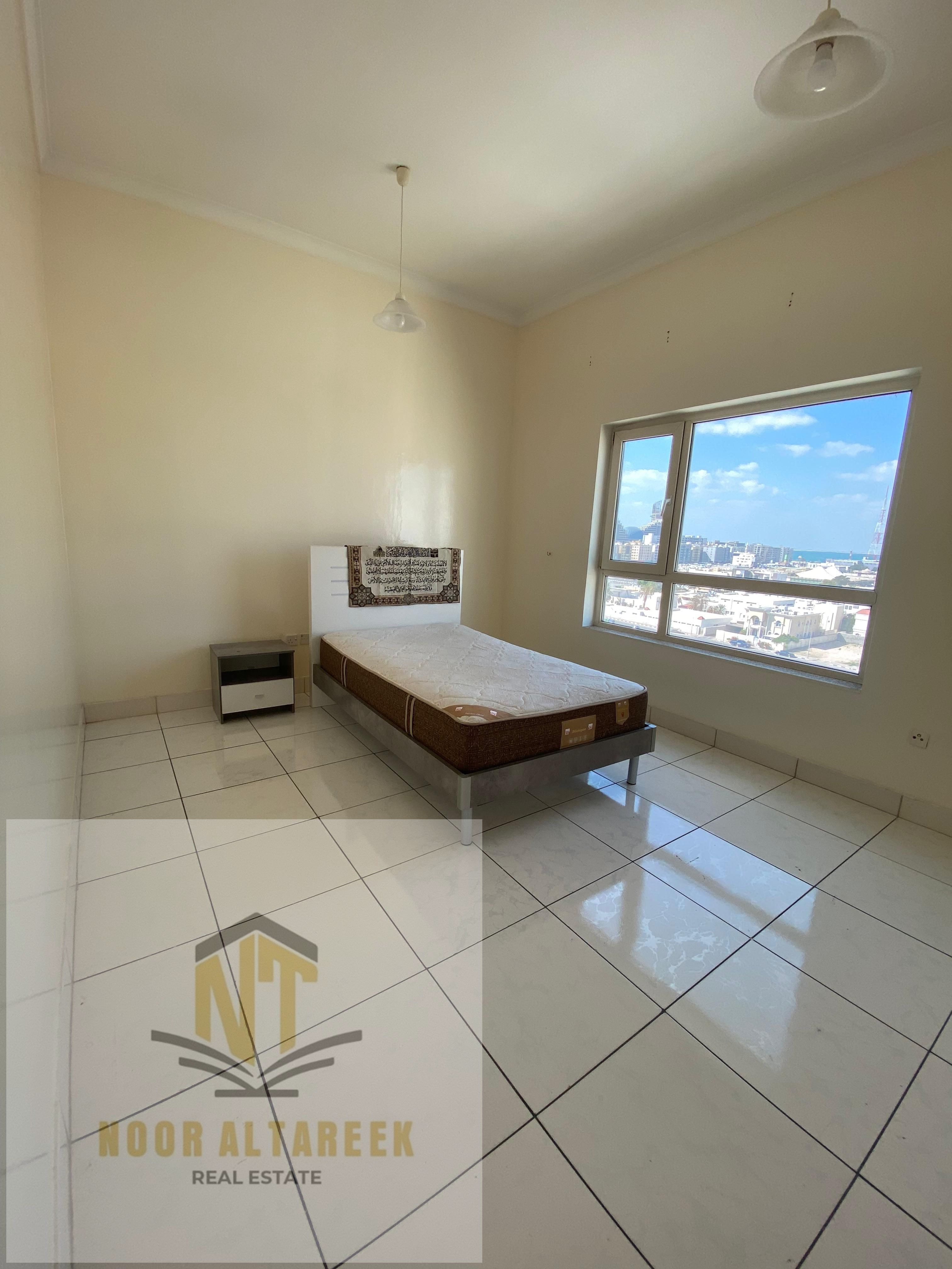 Al-Majaz apartment, 3 master rooms, a hall, 3 bathrooms, Safia garden view, contract authentication by the owner, without administrative fees