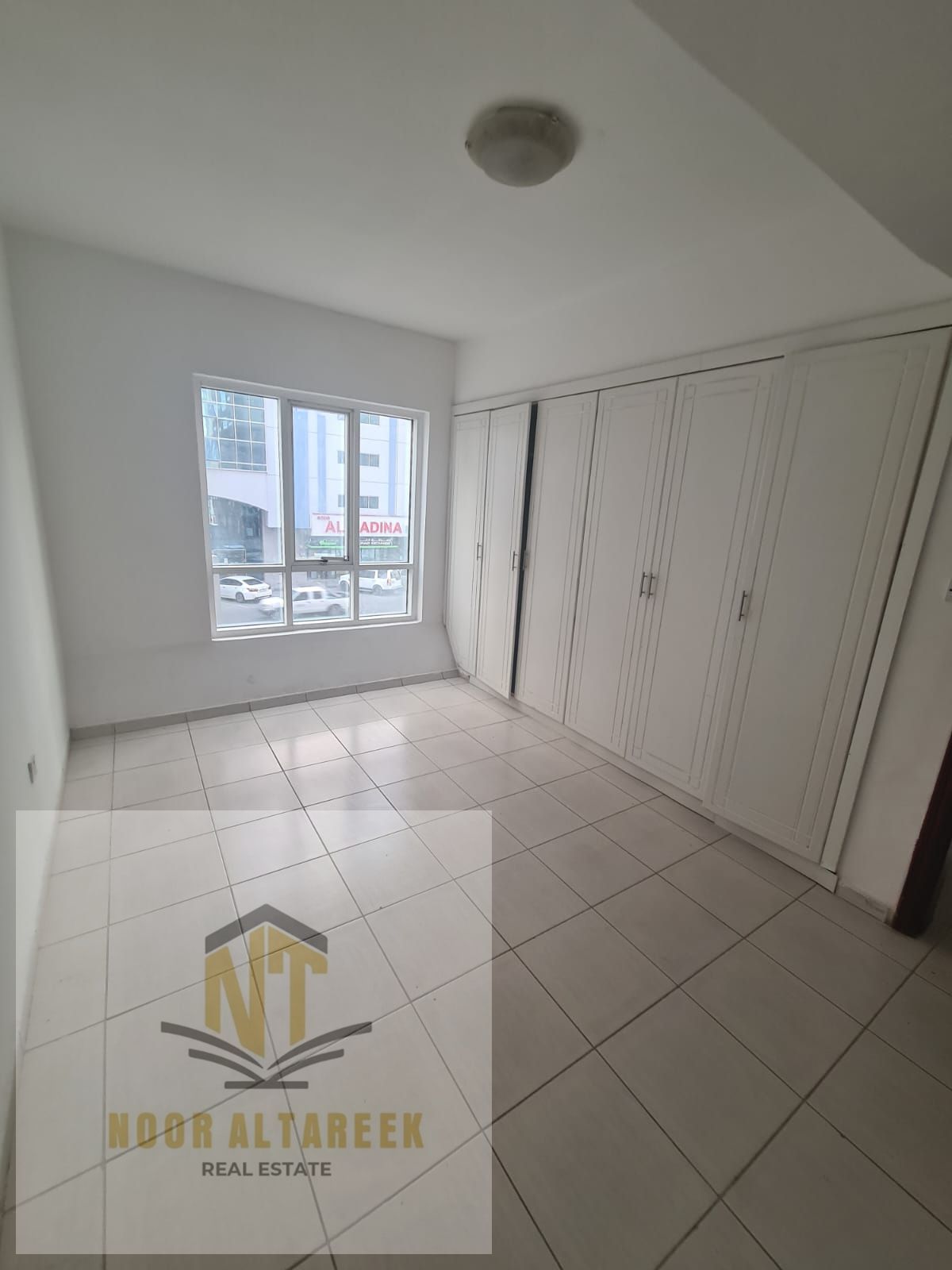 The cooperation apartment is available with 2 rooms, including a master room, a hall, 3 bathrooms, a balcony, and wall cabinets, without administrativ