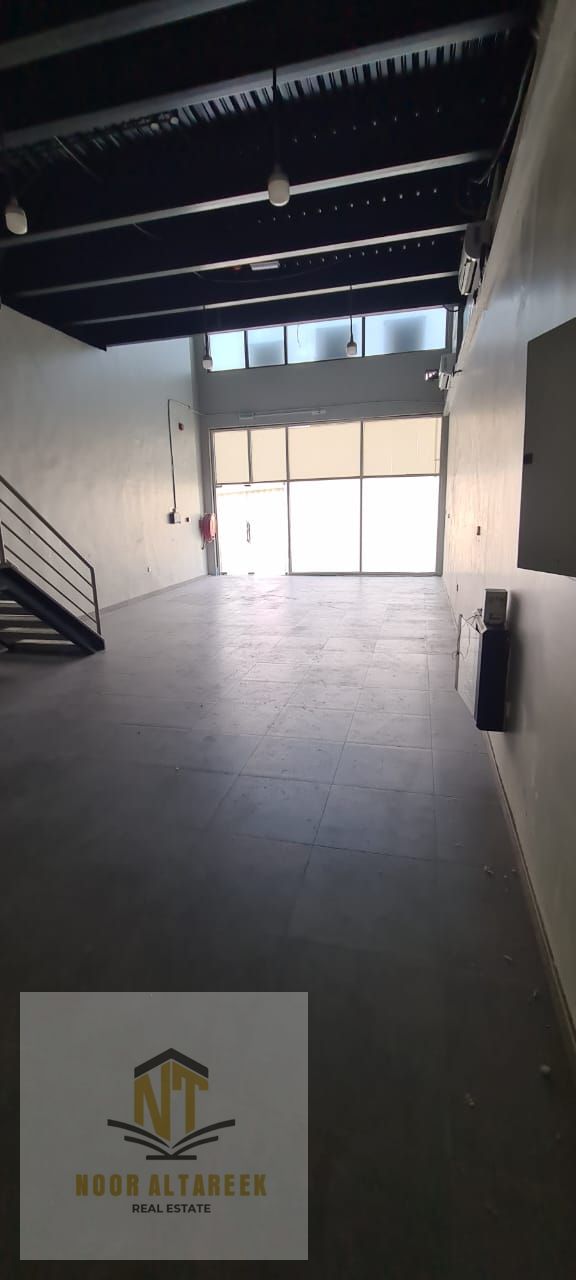 Industrial 13, warehouse area: 1,700 square feet, price: 115,000, bathroom and kitchen