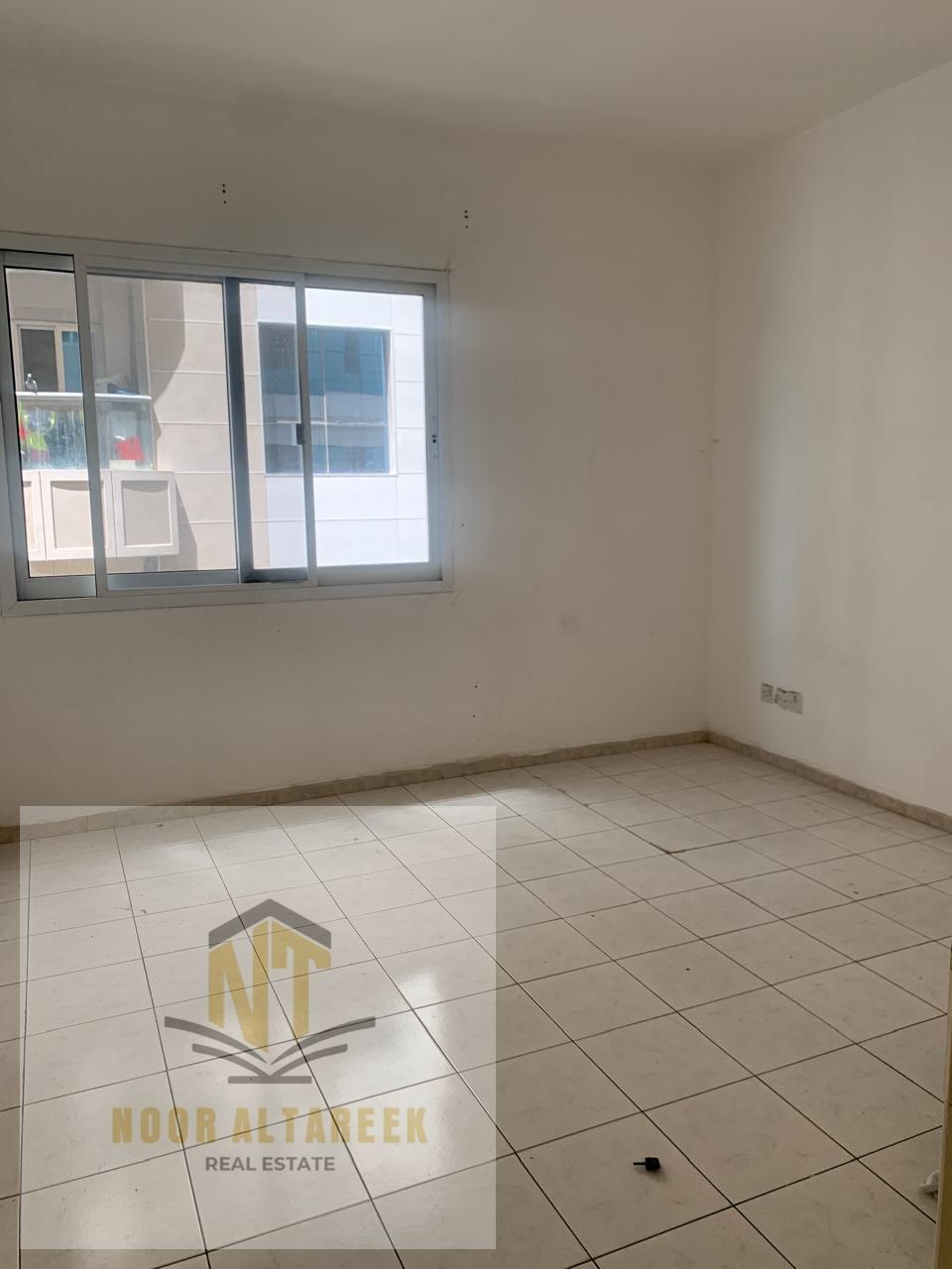 Al Majaz Apartment 2 Apartment No. 1205 Three rooms Hall Master maid's room 4 bathroom Free air conditioning
