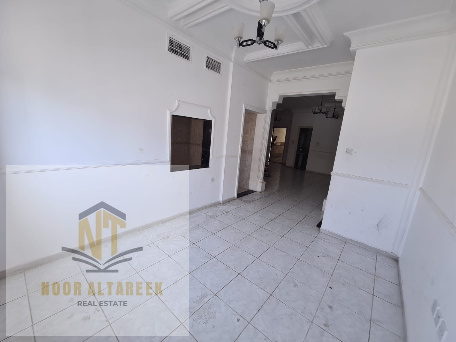 Al Qasimia apartment for annual rent, 3 rooms, a hall, 3 bathrooms, and central air conditioning