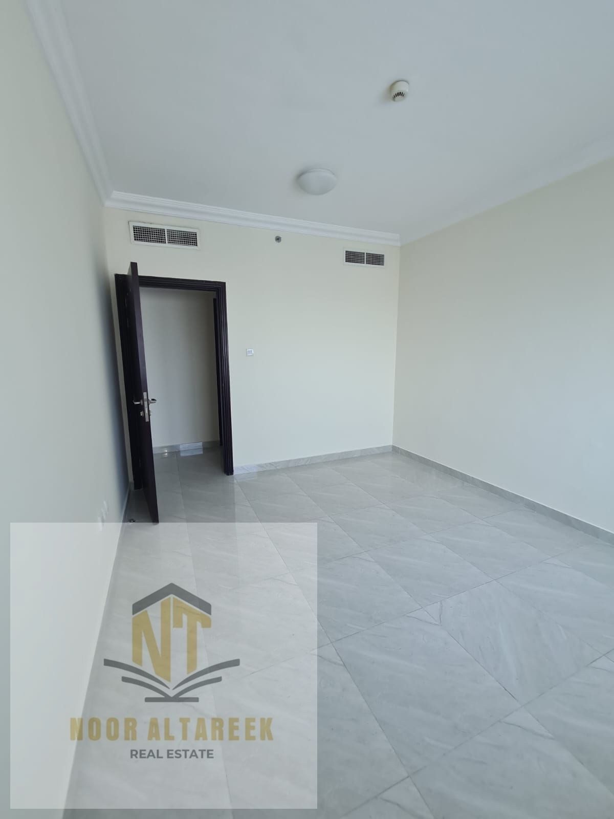 Annual apartment for rent in Al Majaz 2, Sharjah, located in a lively and prime area close to Al Majaz Corniche and all essential services such as pub