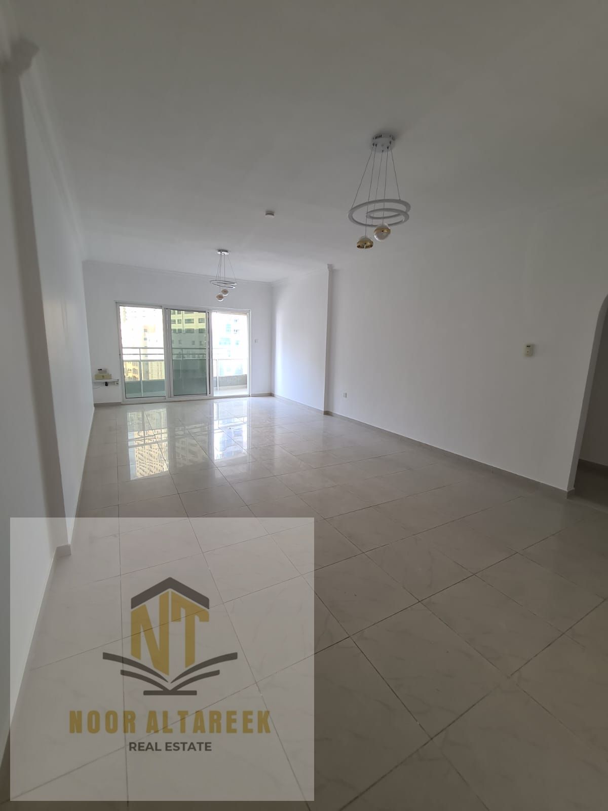 Luxury Apartment for Rent in Al Qasba with Sea View A spacious and elegant apartment is now available, featuring 3 bedrooms including a master, 3 bat