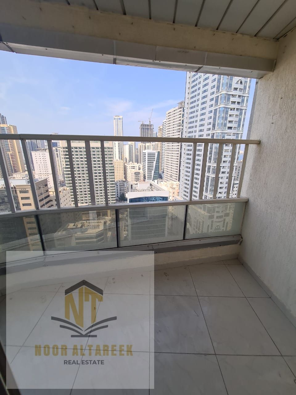 Annual Apartment for Rent – Al Qasba A spacious apartment is available for annual rent in Al Qasba, located in a lively area close to all essential s