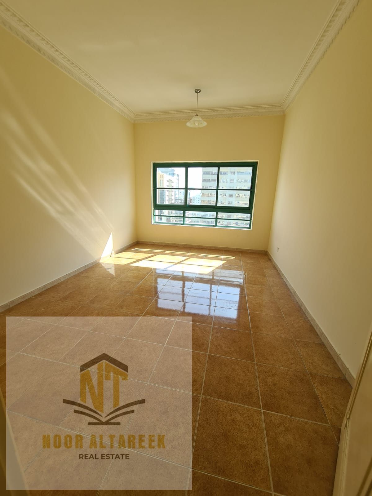 Noor Al Tareeq Real Estate presents a premium studio for annual rent in Al Qasimia – Al Mahatta, located in a vibrant and service-oriented area clos