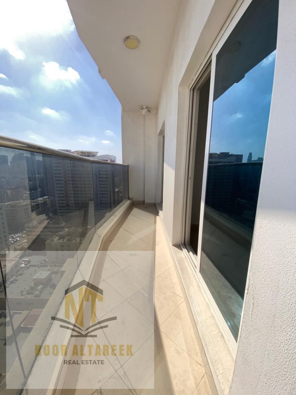 Apartment for Annual Rent – Al Majaz 2 A great opportunity to live in Al Majaz 2, in a vibrant location close to all services and amenities. Apart