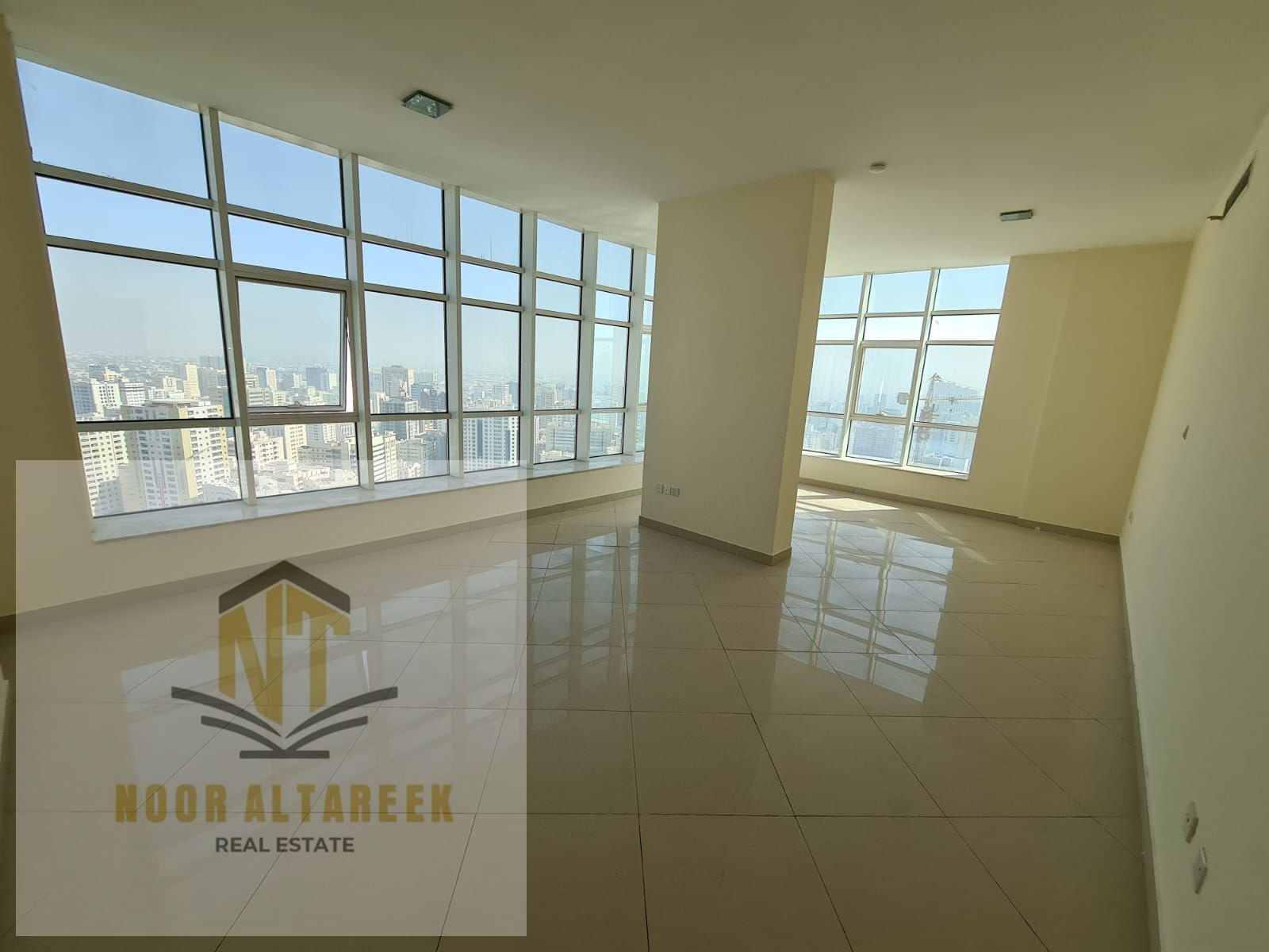 Luxury penthouse for annual rent in Al Majaz 1, a prime location close to the Corniche and all essential services. Ideal for large families and those