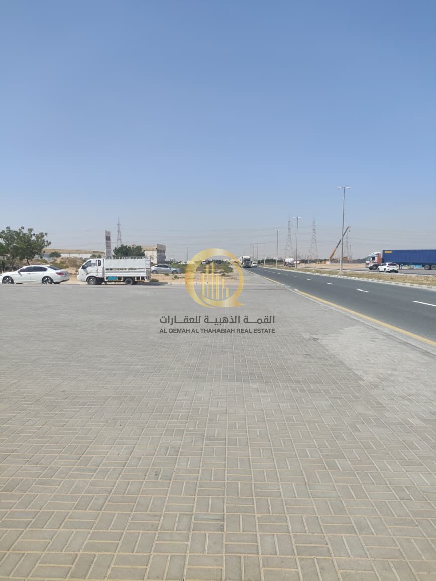 A hut for sale in Al-Sajja Industrial on Street 97, ready for personal use or for rent. Freehold ownership for Arabs, 99 years for foreigners.